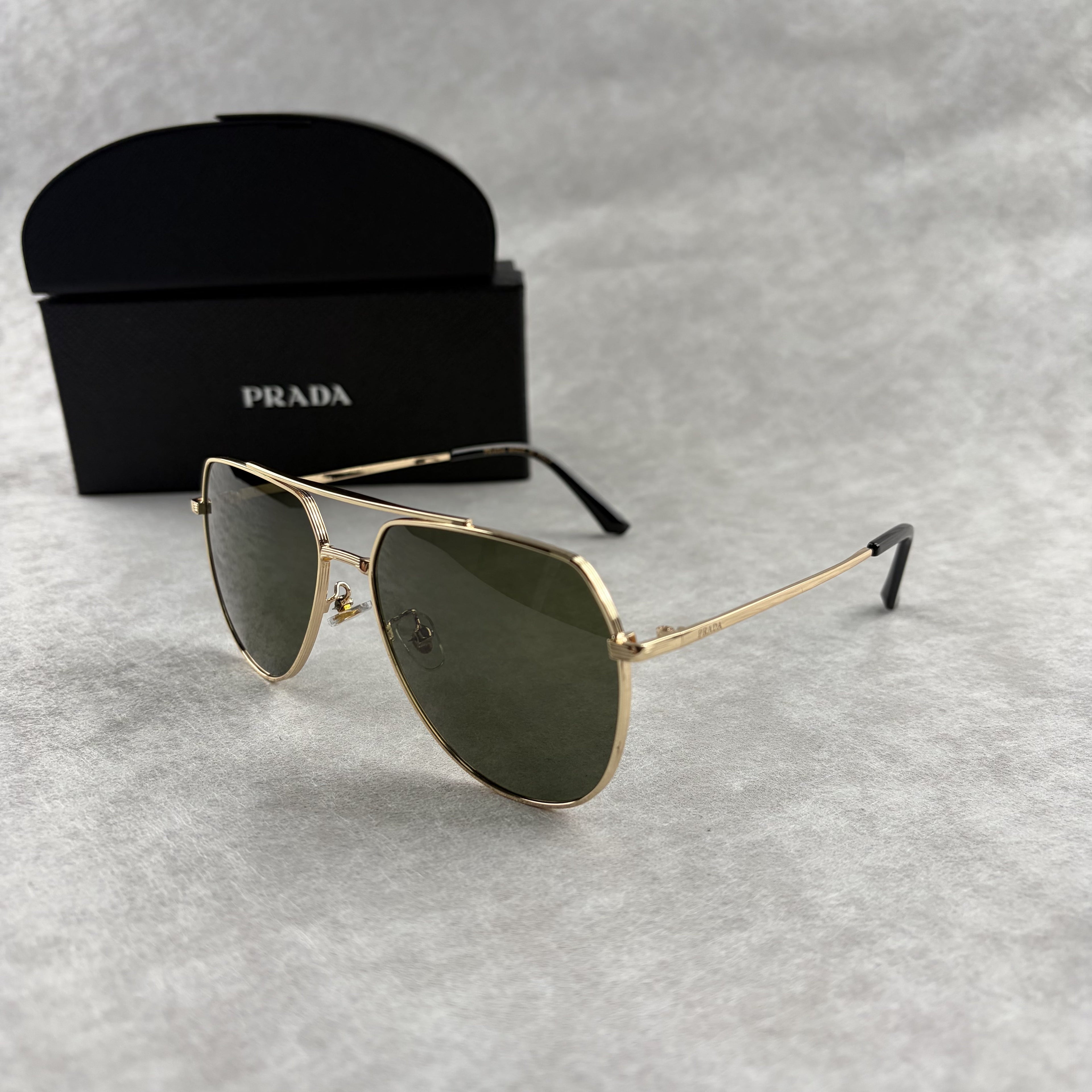 Classic Gold Aviator Sunglasses - Premium Metal Frame UV Protection
