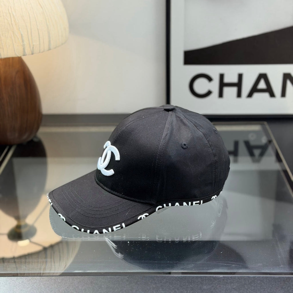 Premium Embroidered Baseball Cap - Classic Black Streetwear Hat
