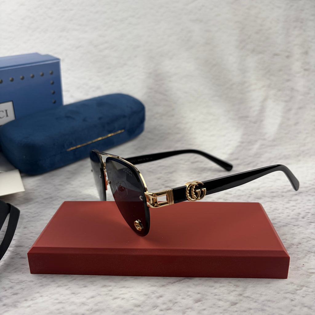 Modern Pilot Sunglasses with Gold Accents - UV400 Protection