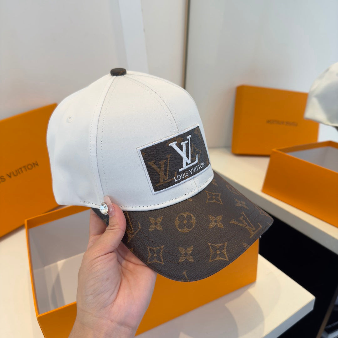 Elegant Contrast Cap: Minimalist Aesthetic
