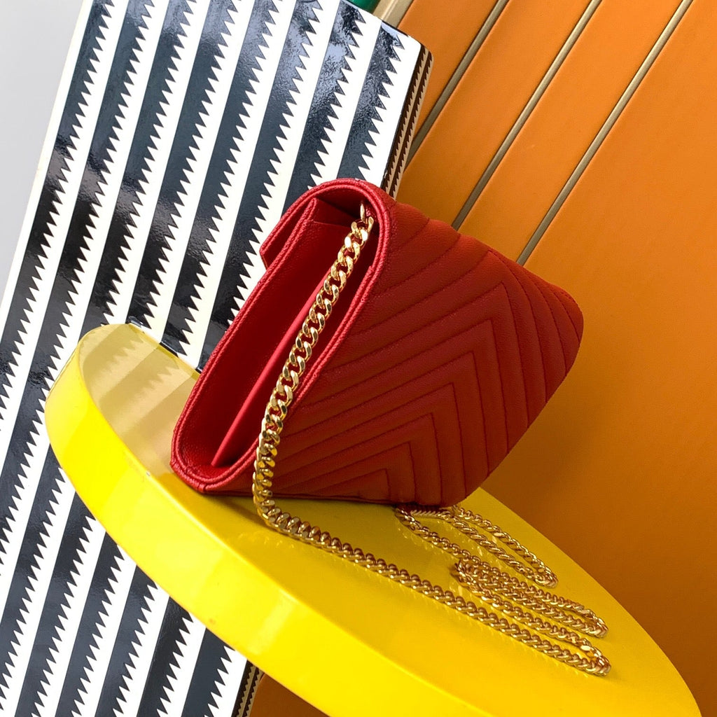 Shoulder Bag in Red