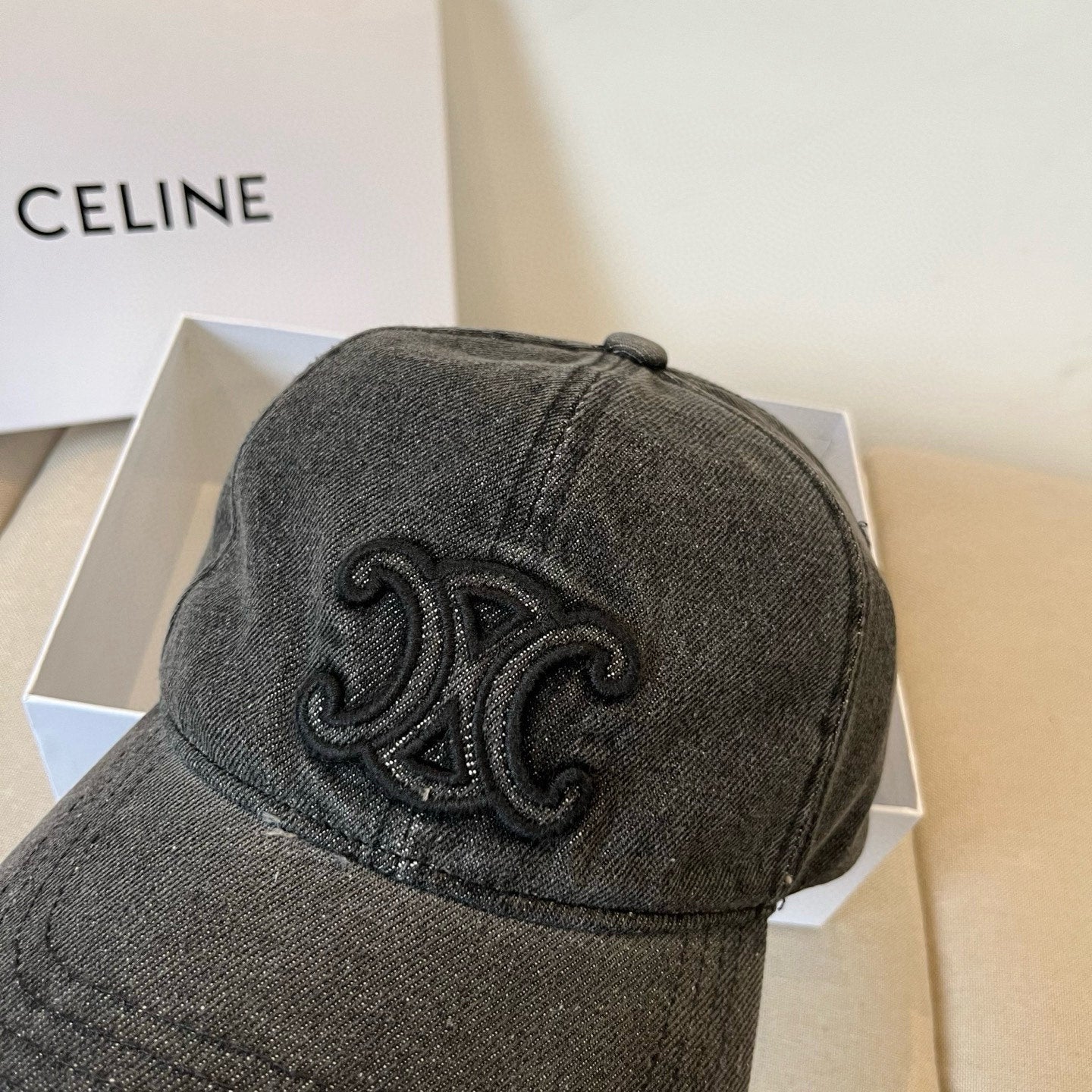 Washed black cotton cap with tonal embroidered emblem