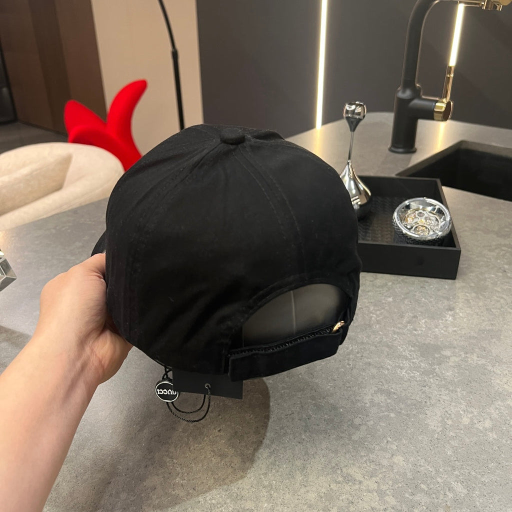 Minimalist Black Baseball Cap for Effortless Style