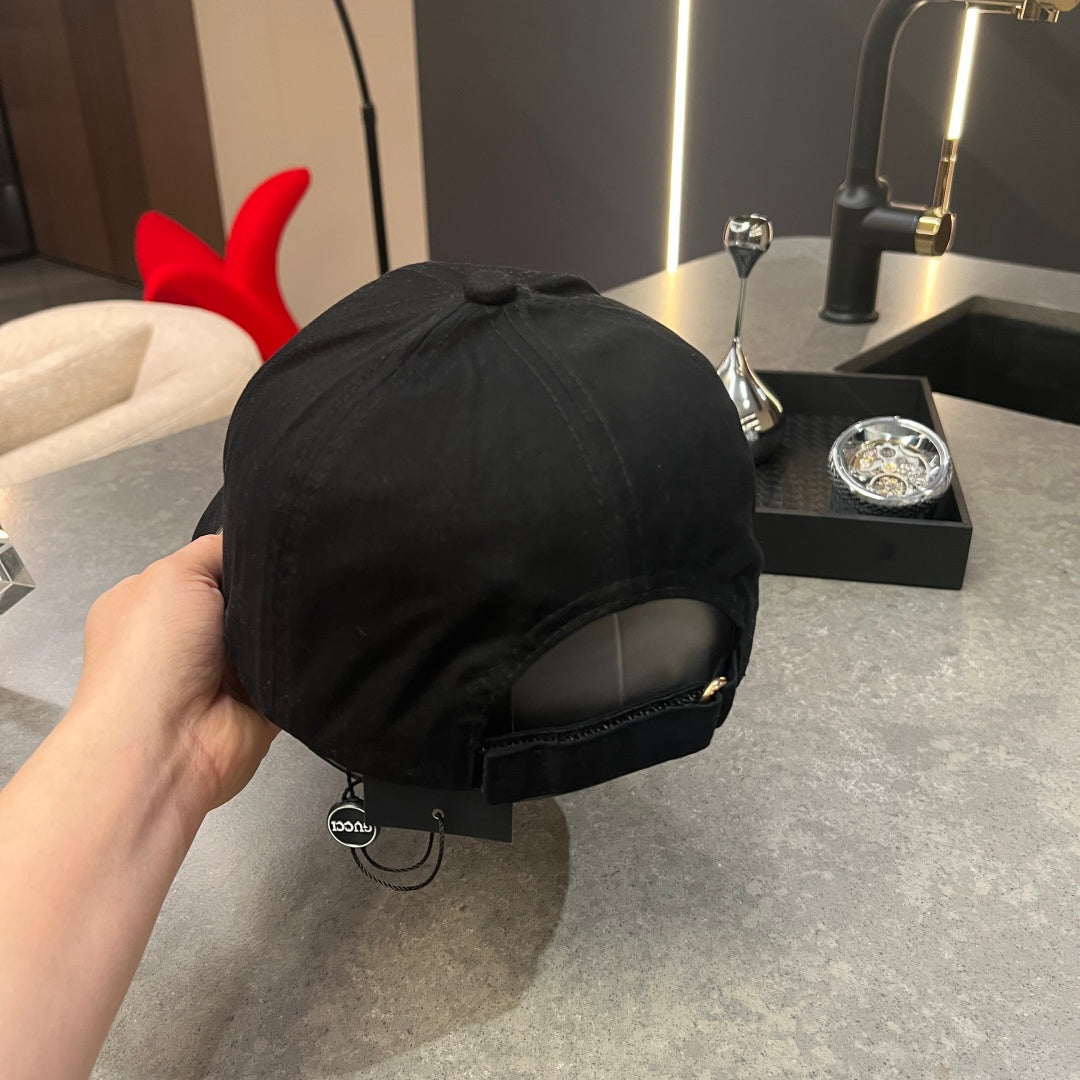 Minimalist Black Baseball Cap for Effortless Style