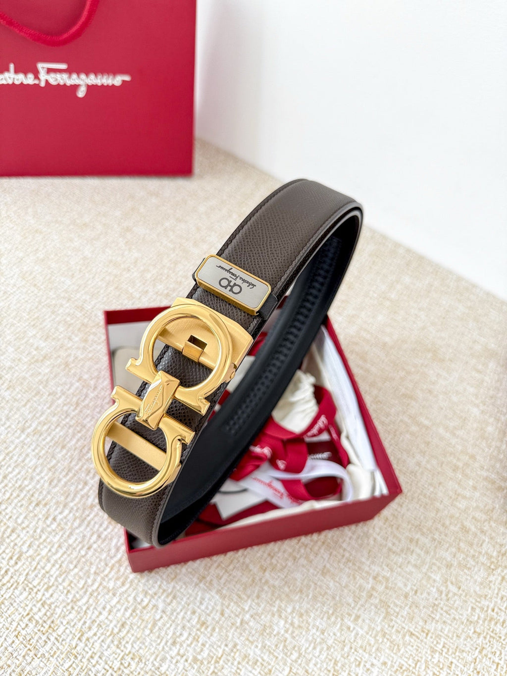Timeless Elegance: Brown Leather Belt with Gold Accents