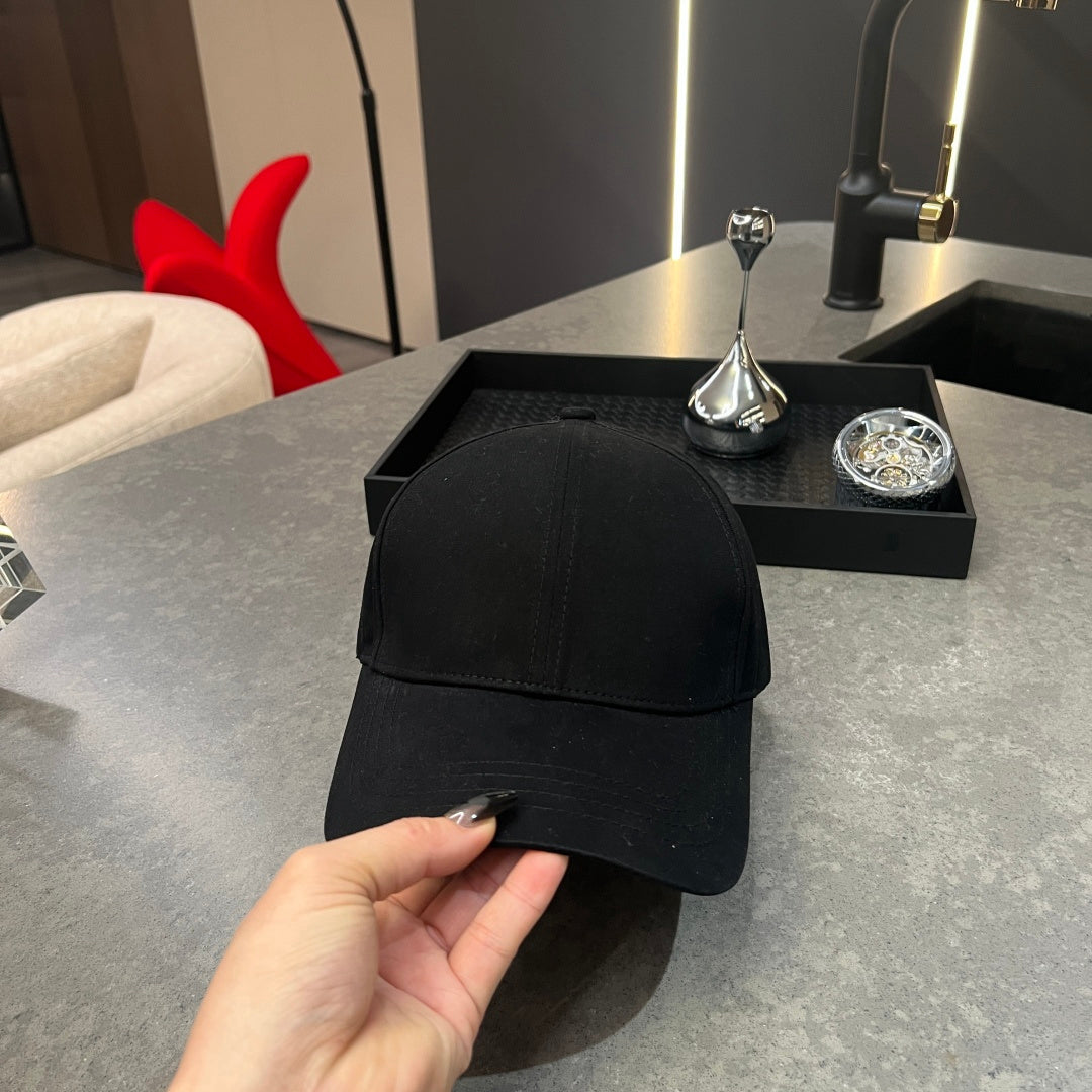 Minimalist Black Baseball Cap for Effortless Style