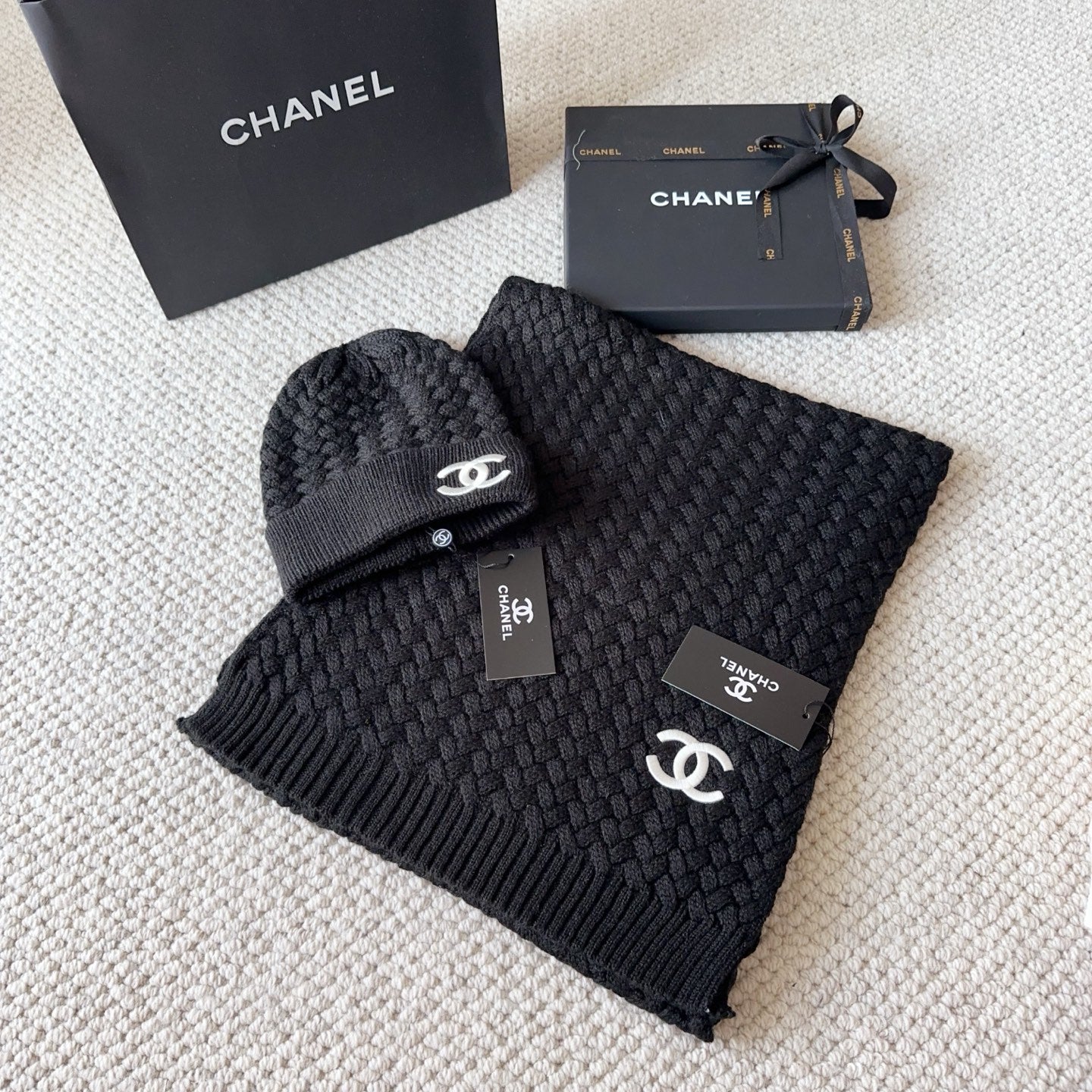 C&C Set of Beanie and Scarf in Black