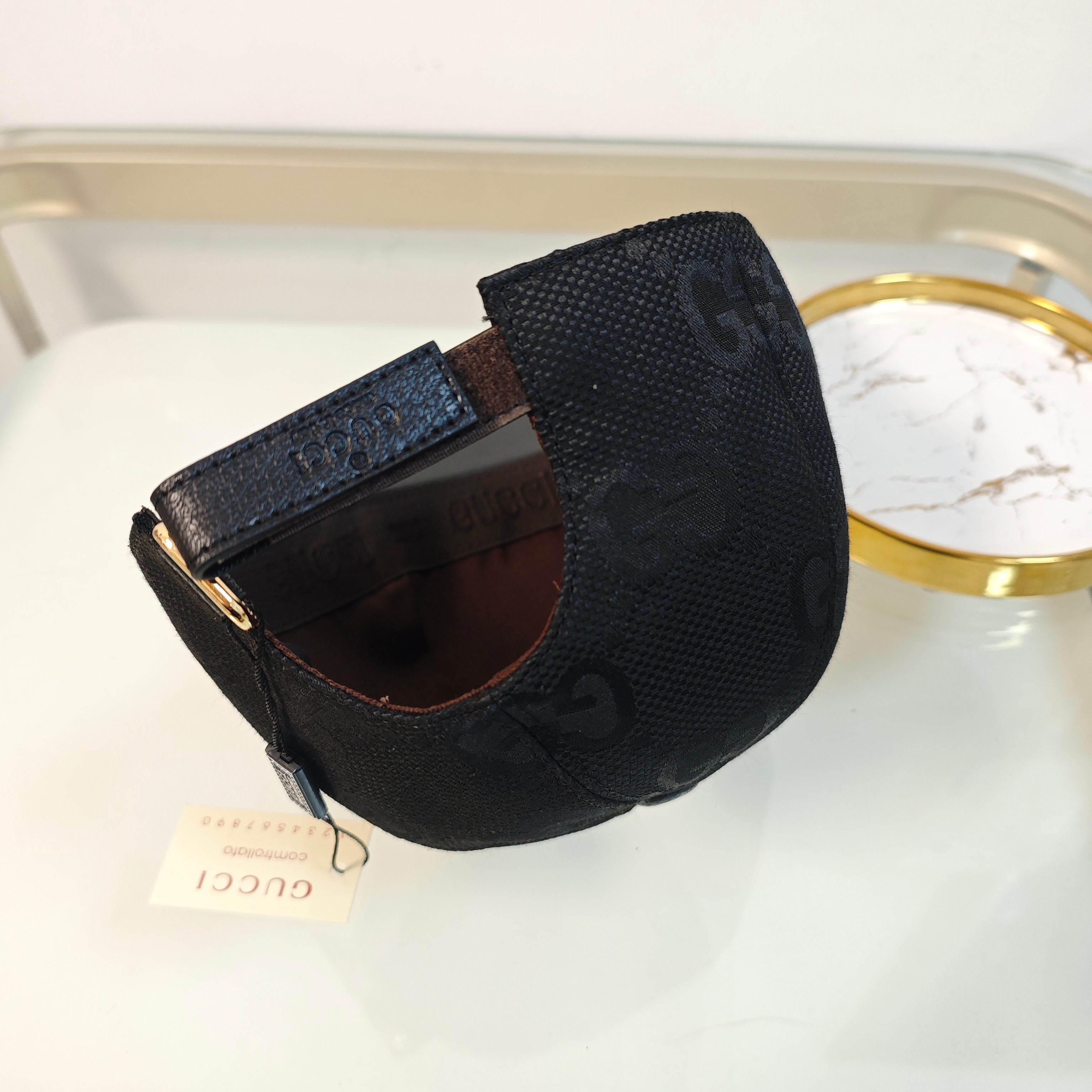 Sleek Black Baseball Cap with Textured Detailing