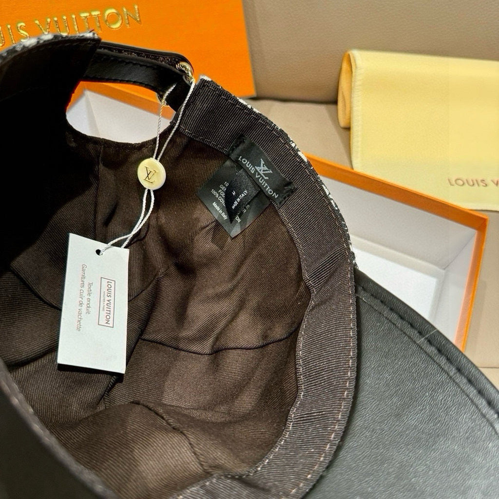 Elegant Minimalist Baseball Cap with Leather Detailing