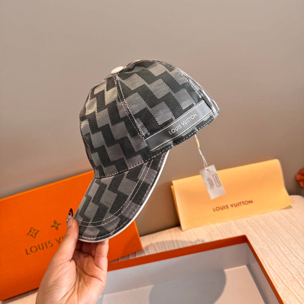 Classic Checkered Baseball Cap - Effortless Chic