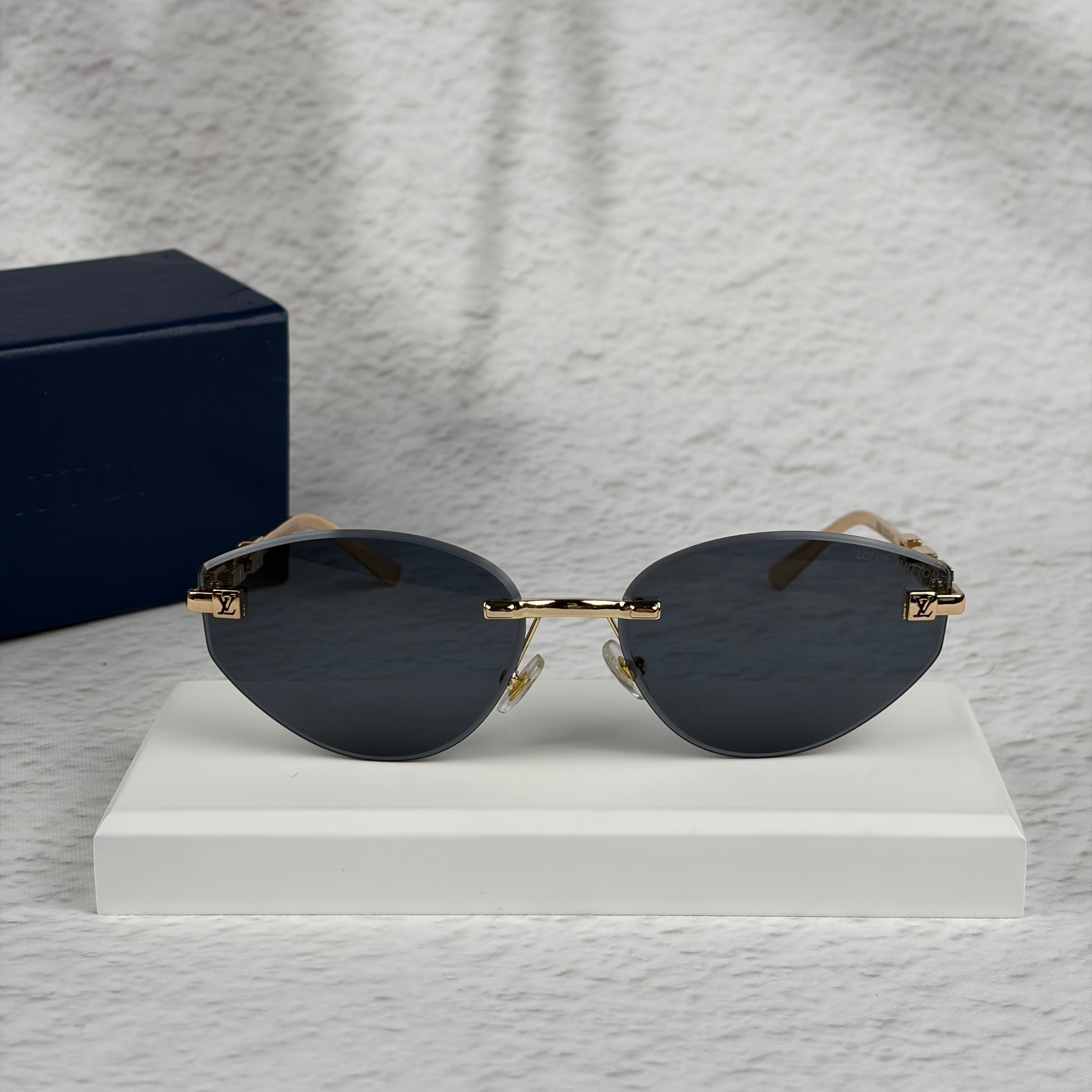 Rimless Chic Sunglasses - Gold Metal Frame with Gradient Tint