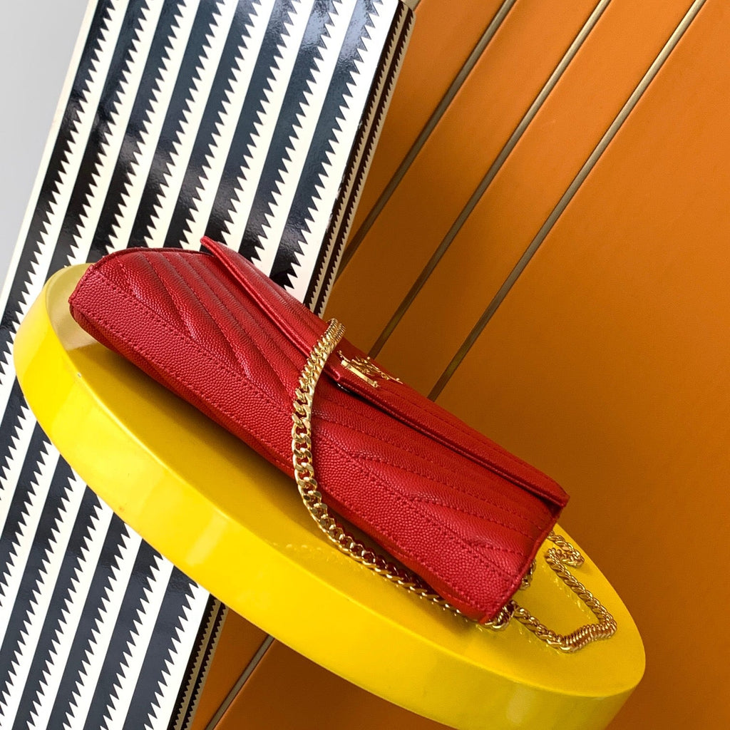 Shoulder Bag in Red