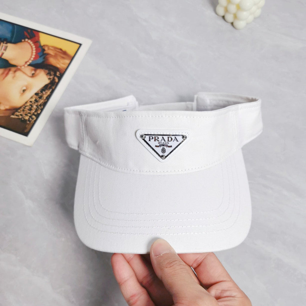 White nylon logo‑plaque visor with curved brim