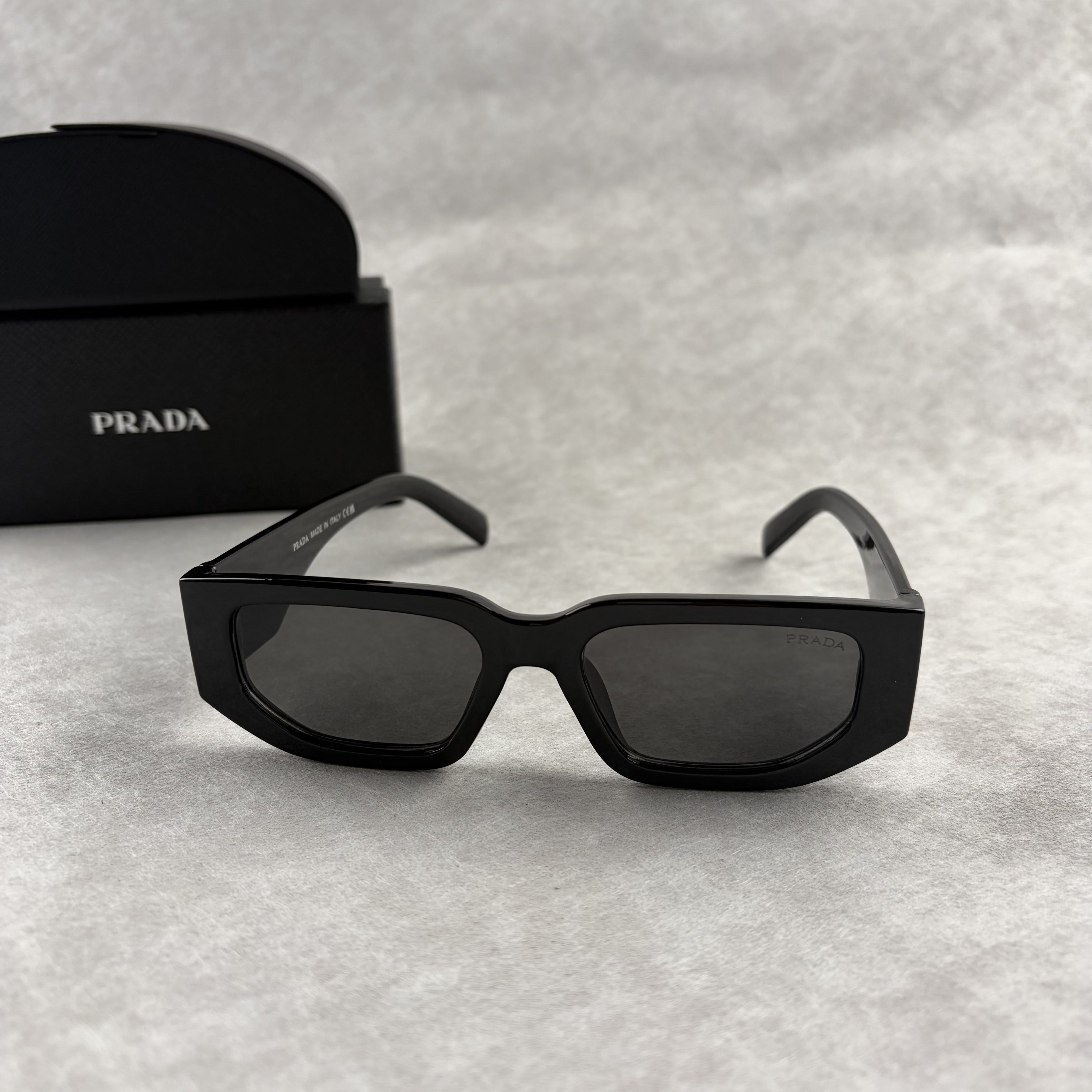Modern Rectangular Sunglasses - Sleek UV Protection Eyewear