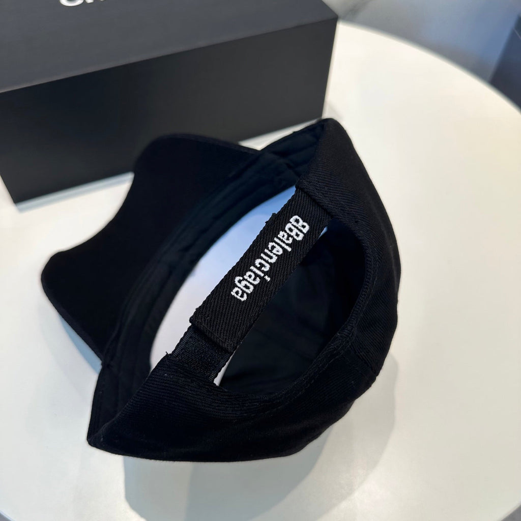 Crest embroidery cotton baseball cap with contrast piping