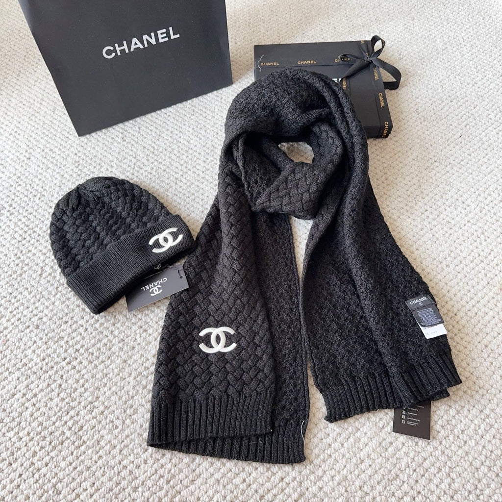 C&C Set of Beanie and Scarf in Black