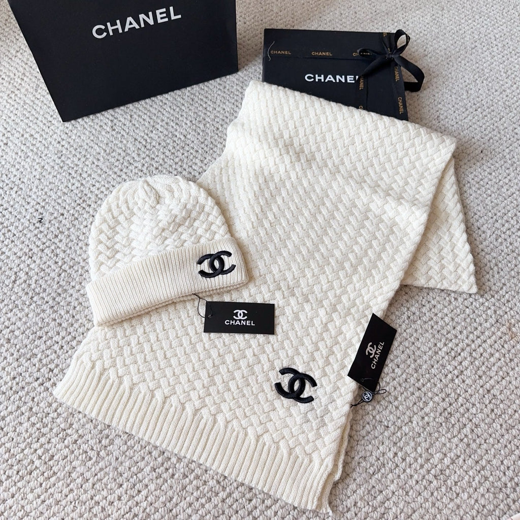 CC Set of Beanie and Scarf