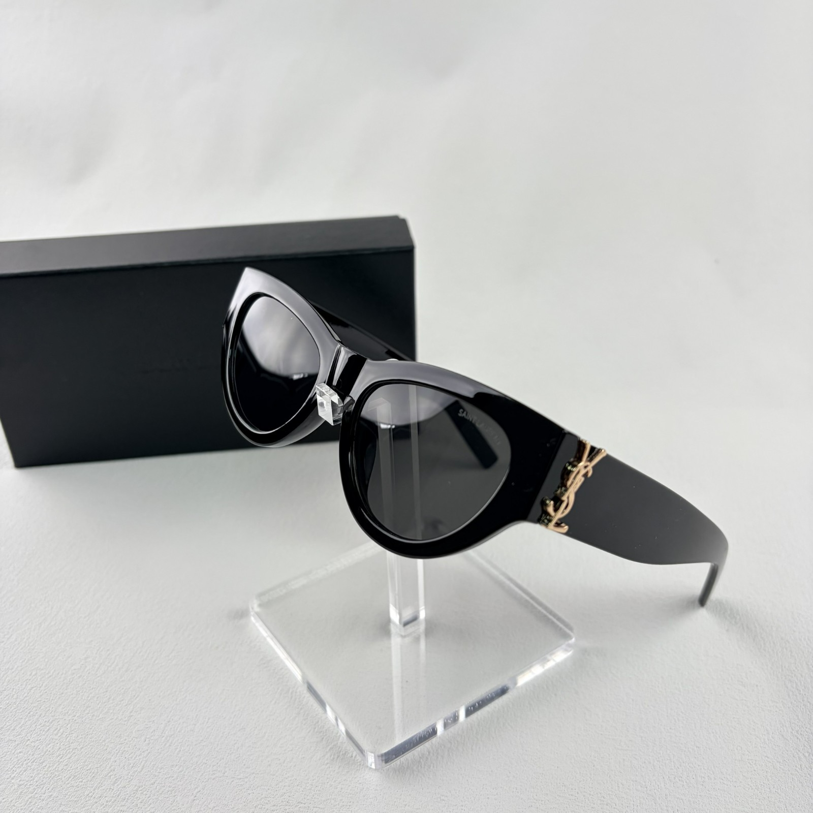 Classic Cat-Eye Sunglasses - Premium Acetate UV Protection Eyewear