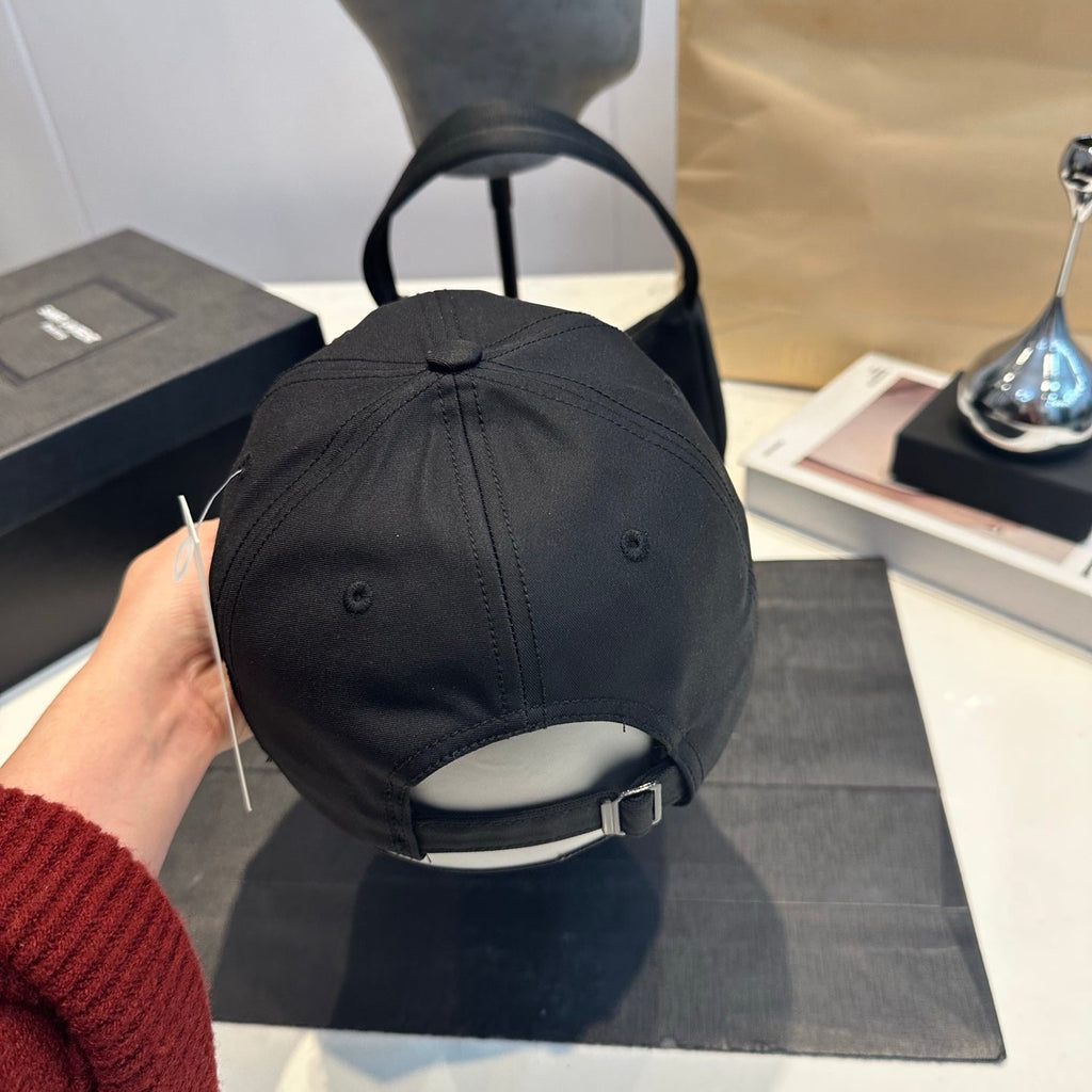 Heart Embroidered Cotton Baseball Cap — Black