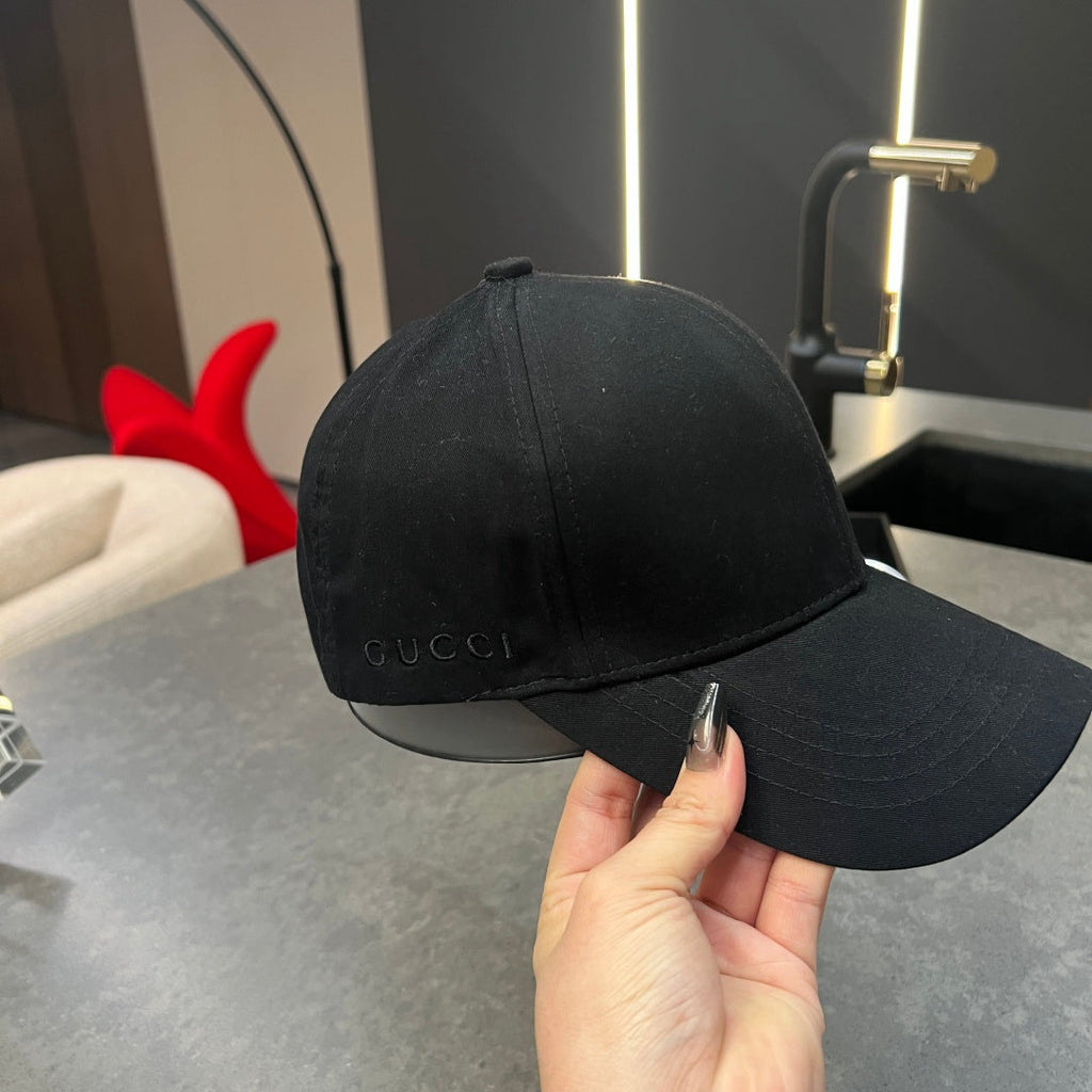 Minimalist Black Baseball Cap for Effortless Style