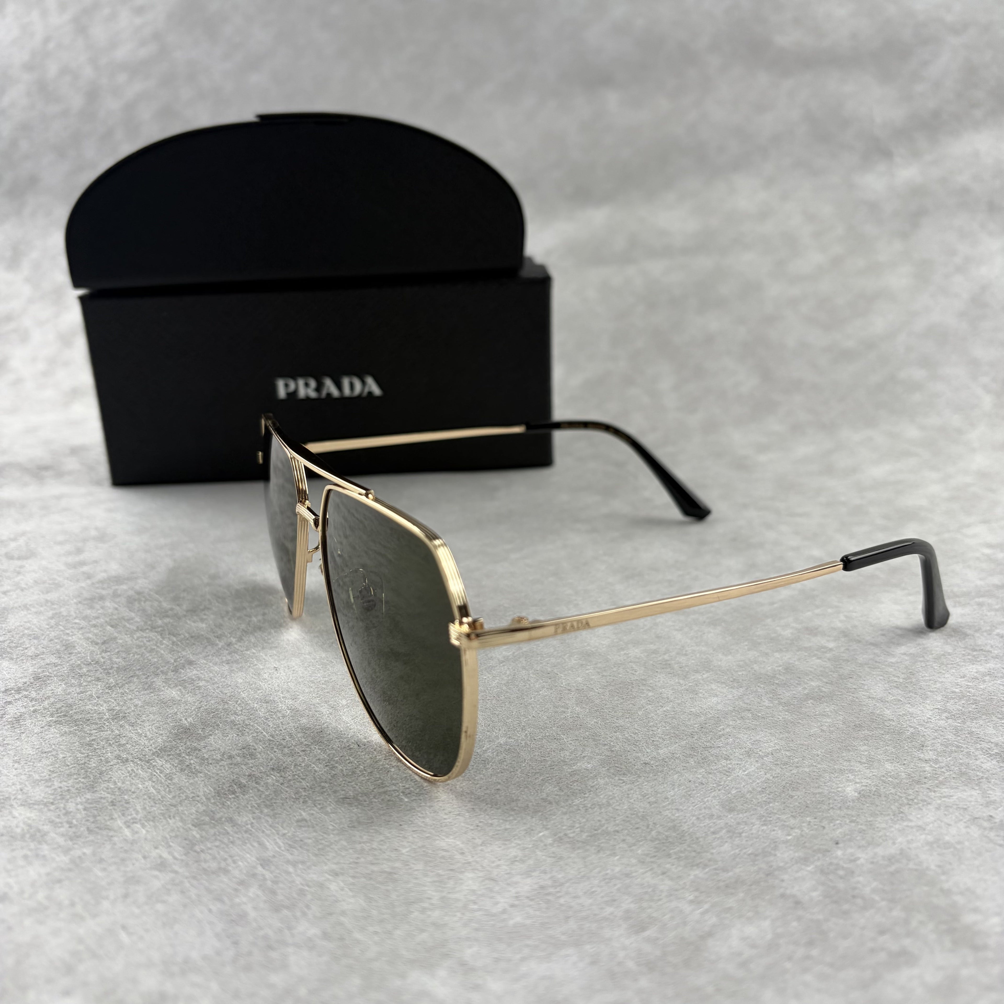 Classic Gold Aviator Sunglasses - Premium Metal Frame UV Protection