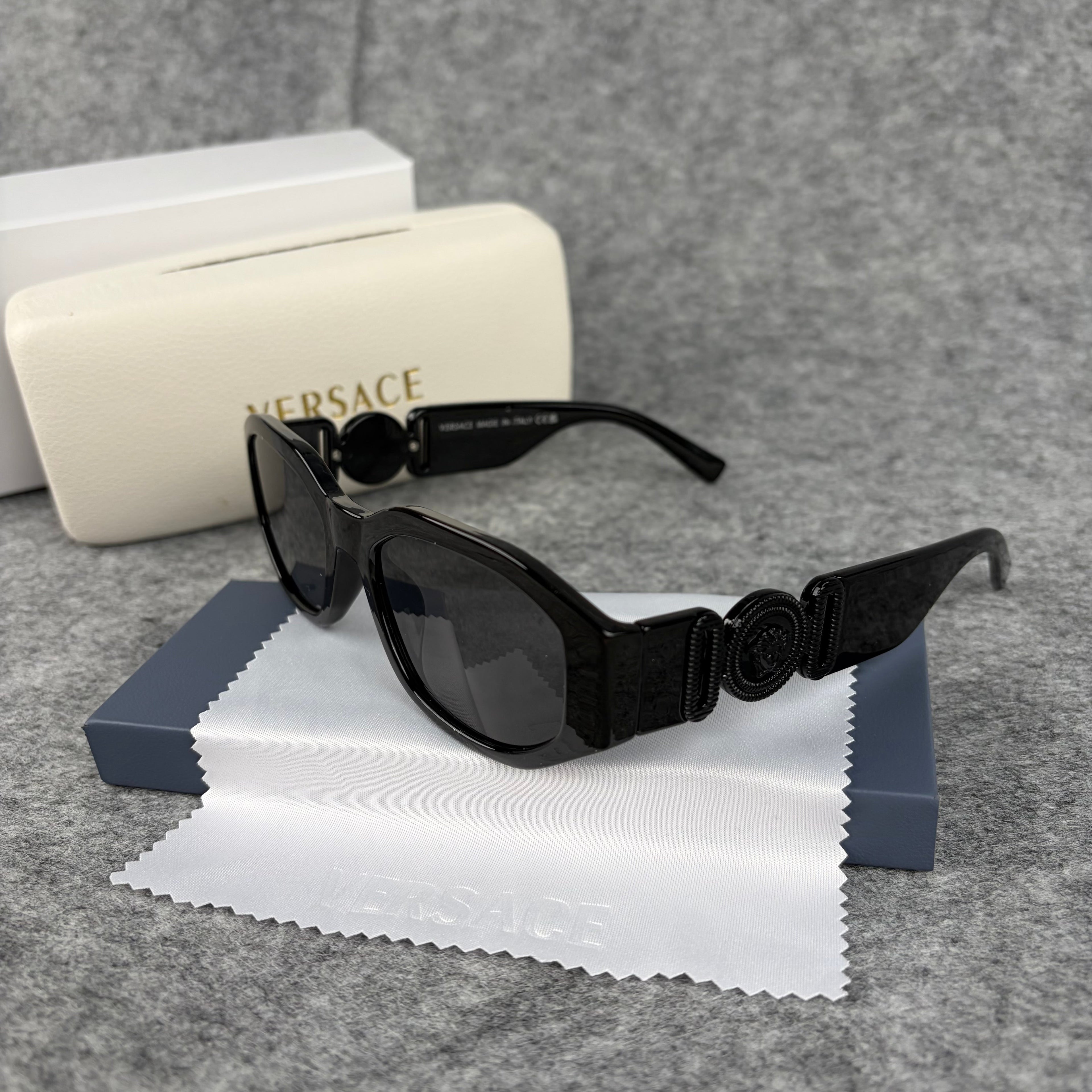 Premium Oval Black Sunglasses - UV Protection Vintage Frames