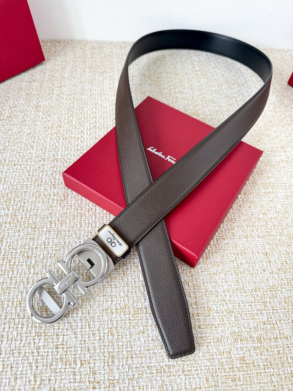 Luxurious Minimalist Leather Belt