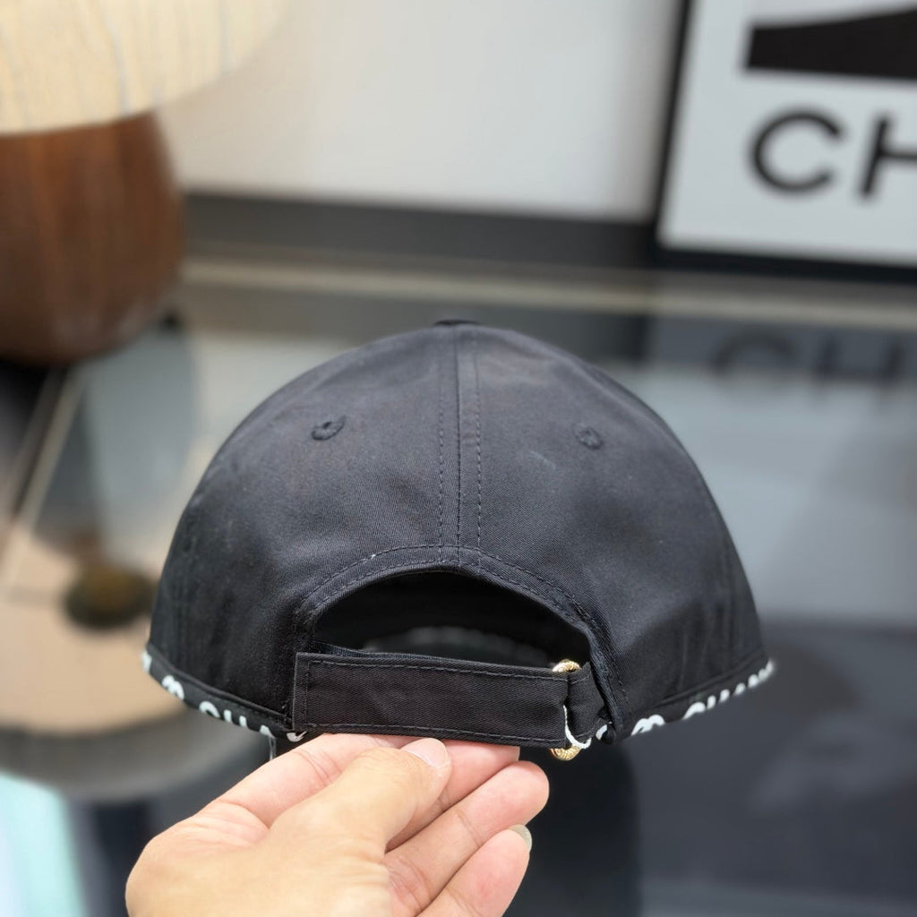 Premium Embroidered Baseball Cap - Classic Black Streetwear Hat