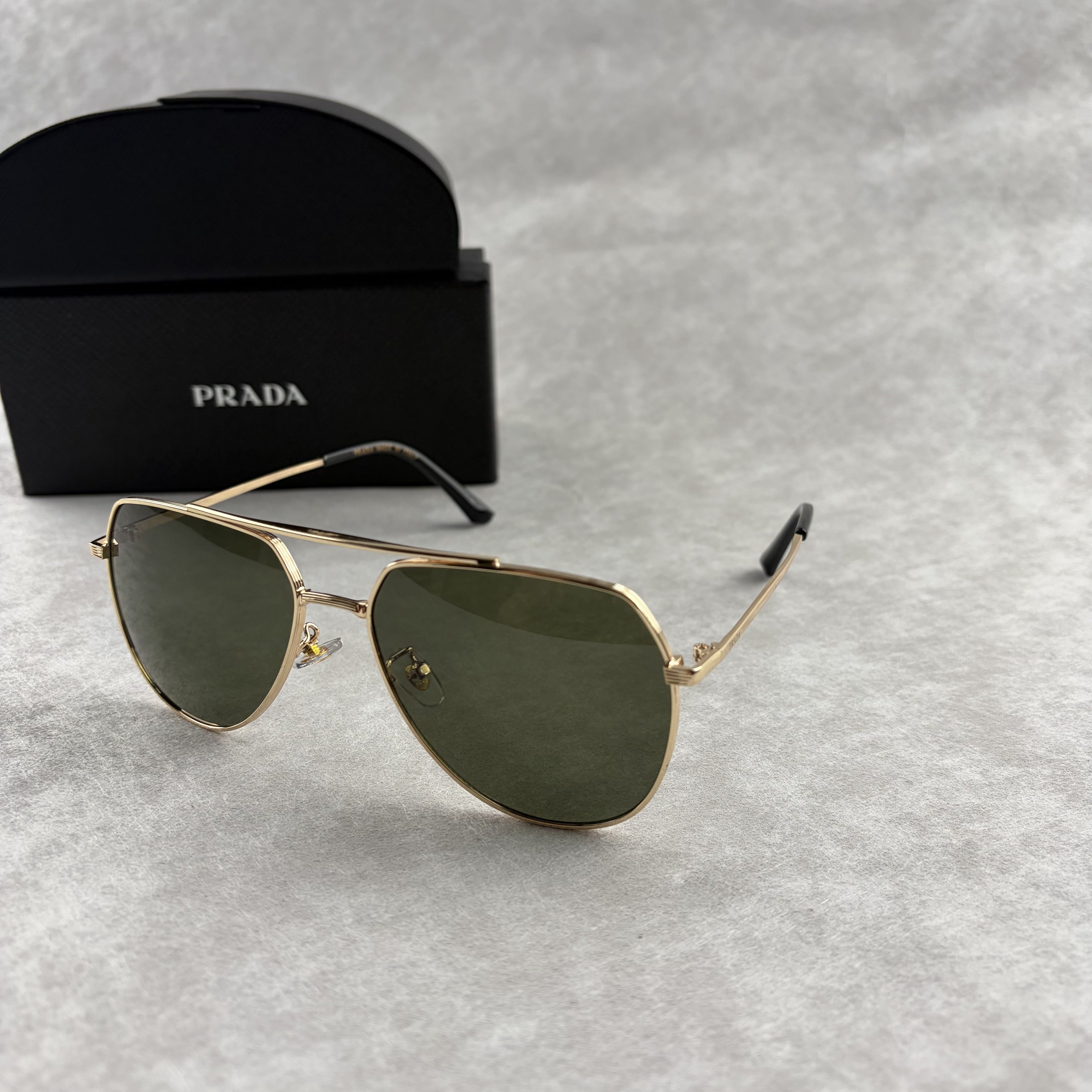 Classic Gold Aviator Sunglasses - Premium Metal Frame UV Protection