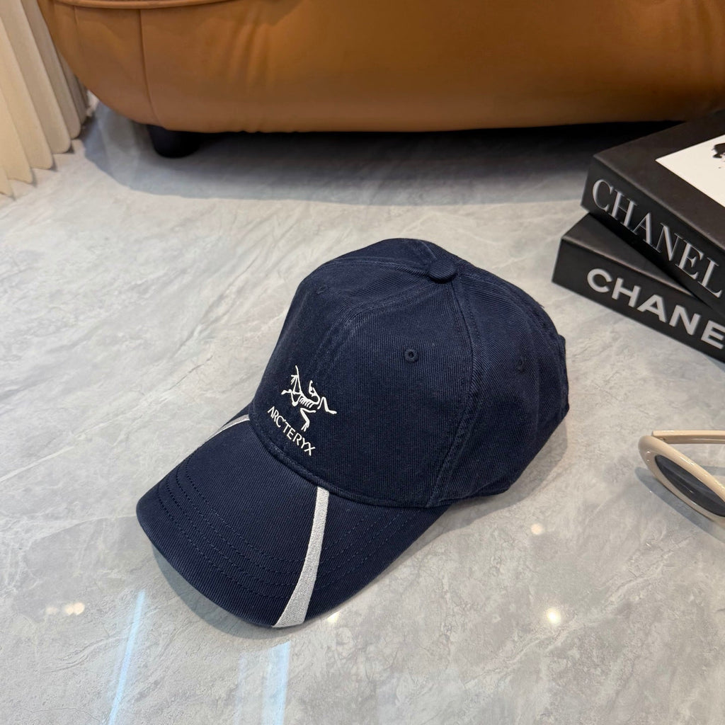 Minimalist Unisex Baseball Cap with Dust Bag