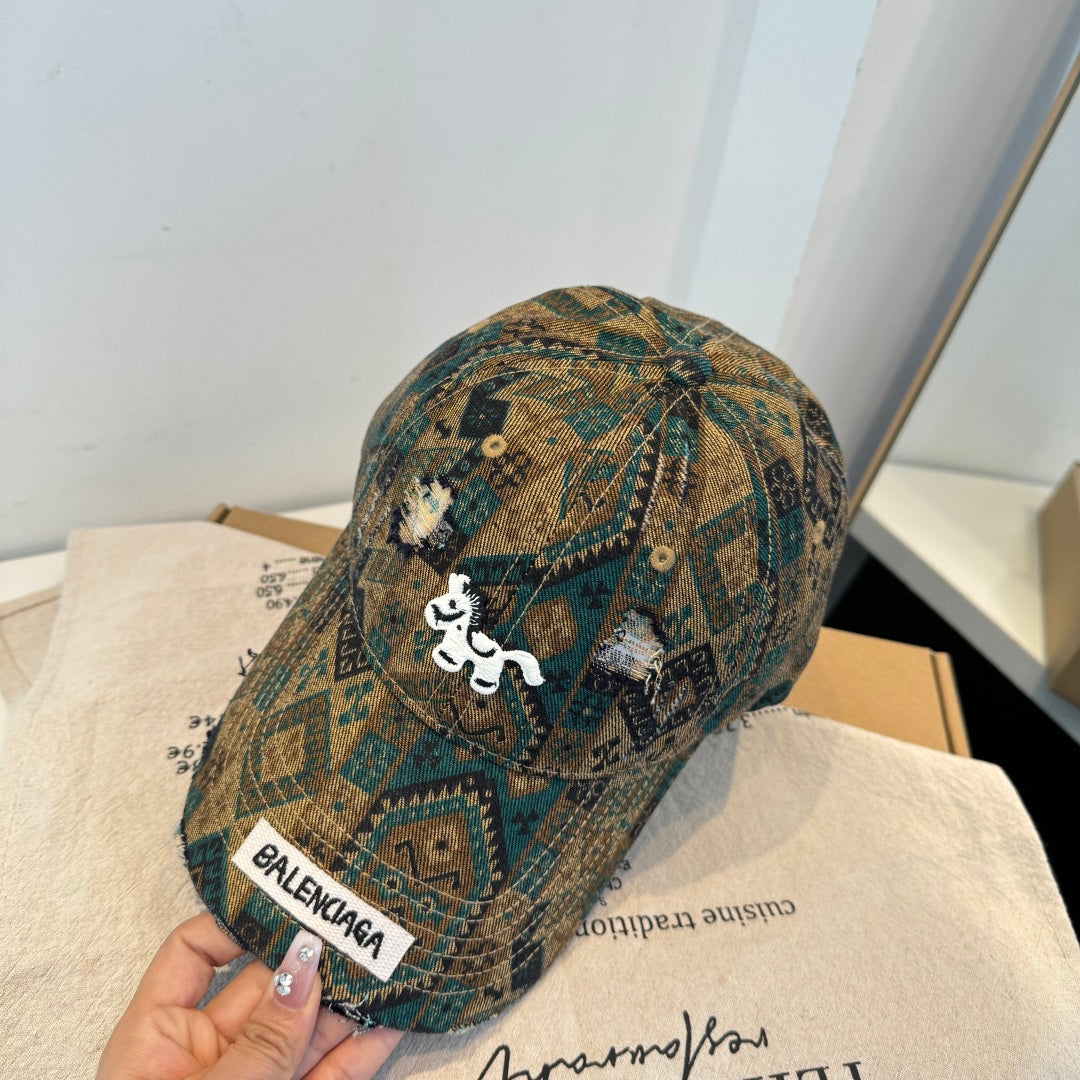 Vintage Distressed Pattern Baseball Cap, Structured Cotton Fit