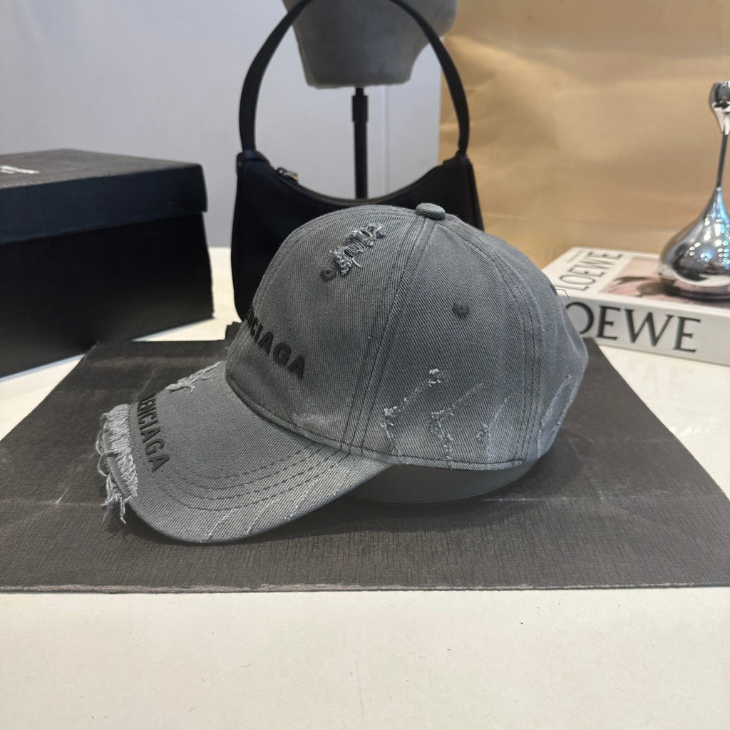 Baseball Cap in Ash Grey