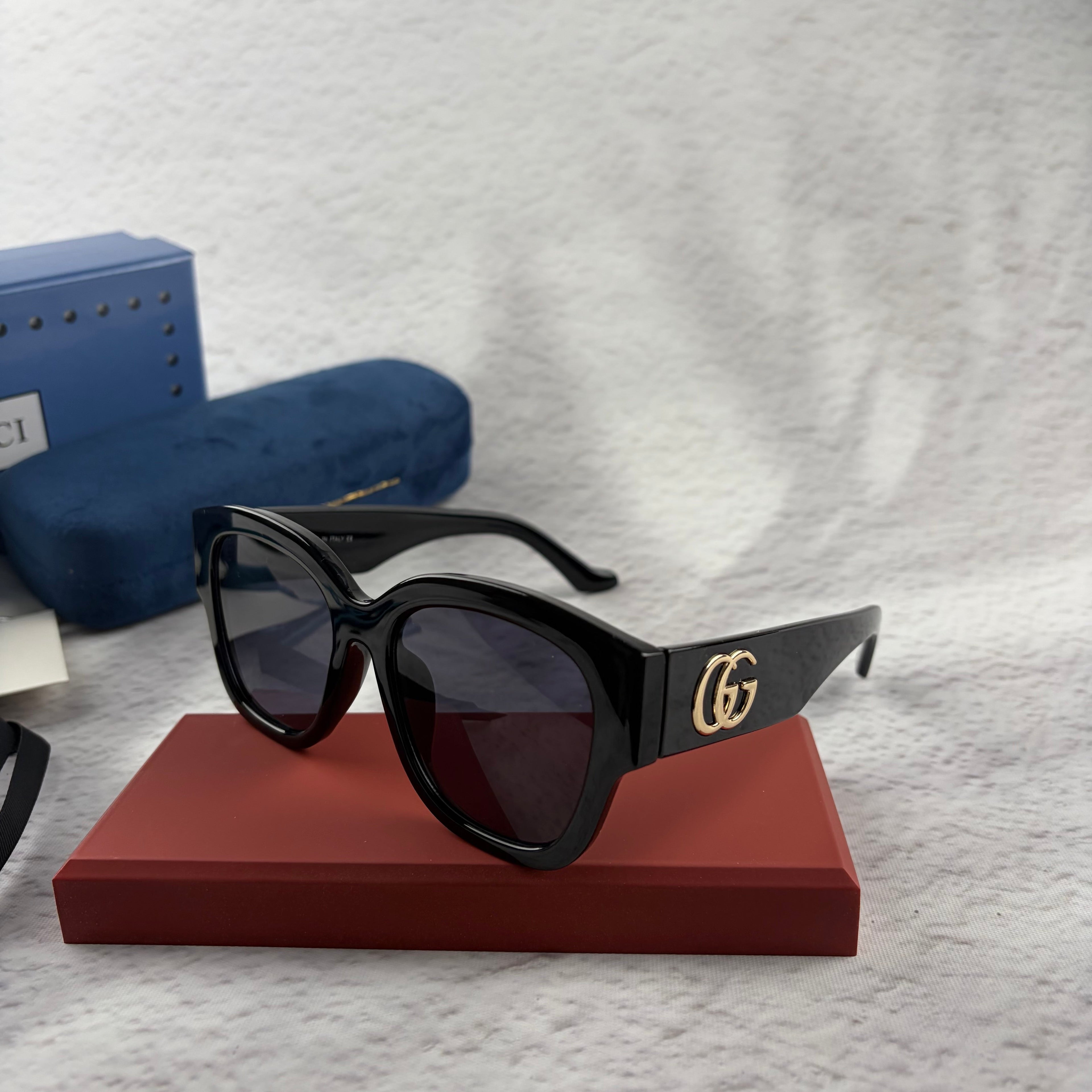 Classic Oversized Black Frame Sunglasses with Gold Accents