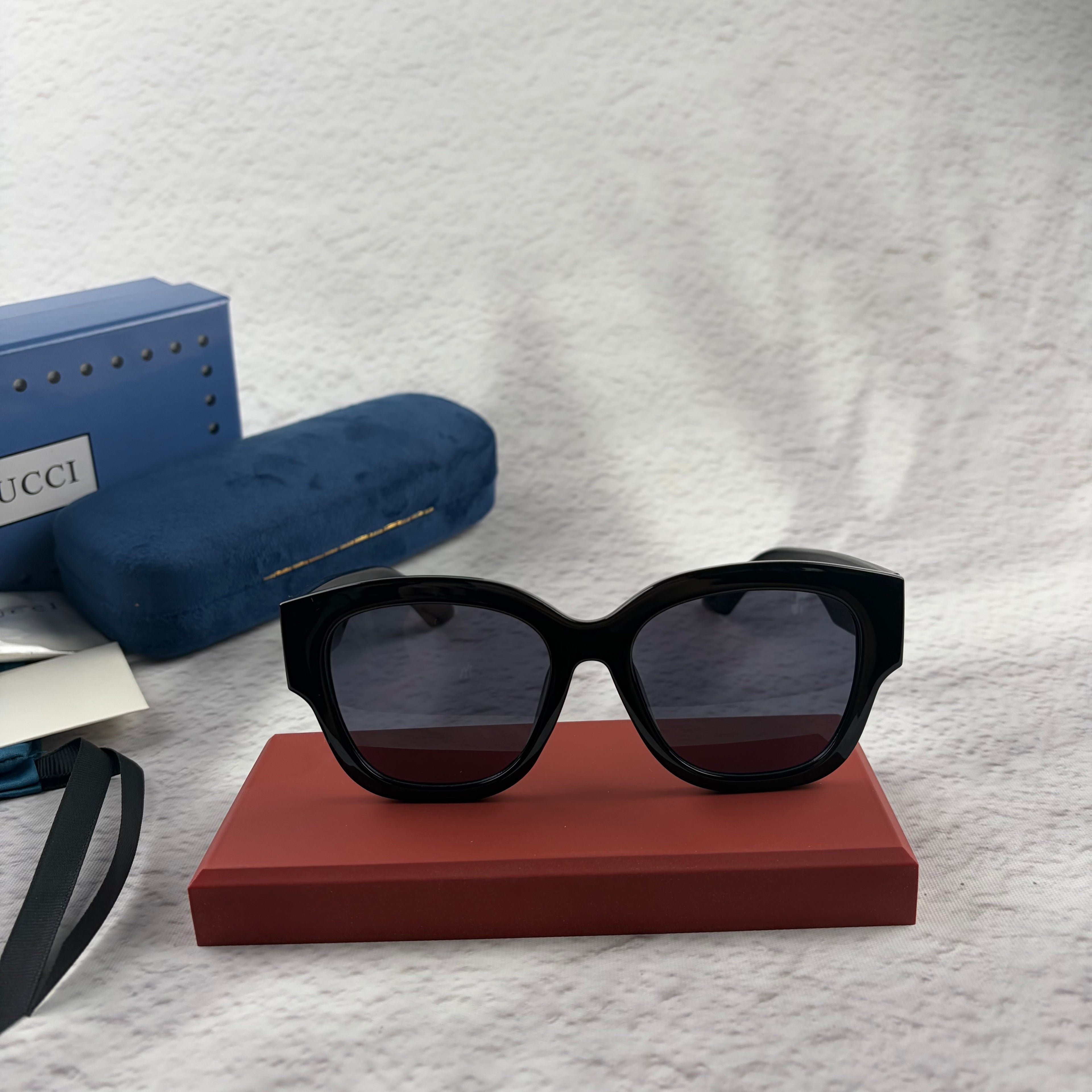 Classic Oversized Black Frame Sunglasses with Gold Accents