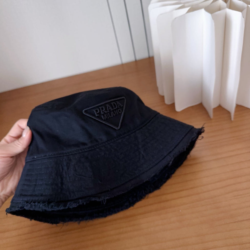 Sleek Black Bucket Hat with Textured Detail