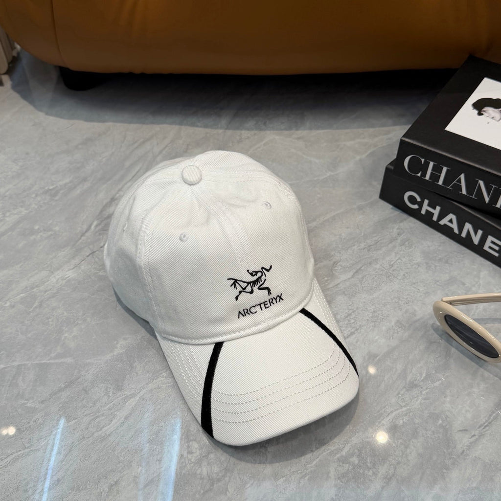 Minimalist Unisex Baseball Cap with Dust Bag