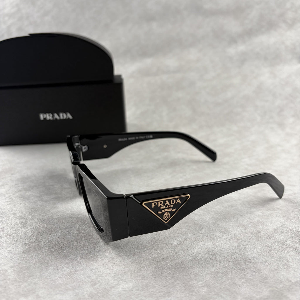 Modern Rectangular Sunglasses - Sleek UV Protection Eyewear