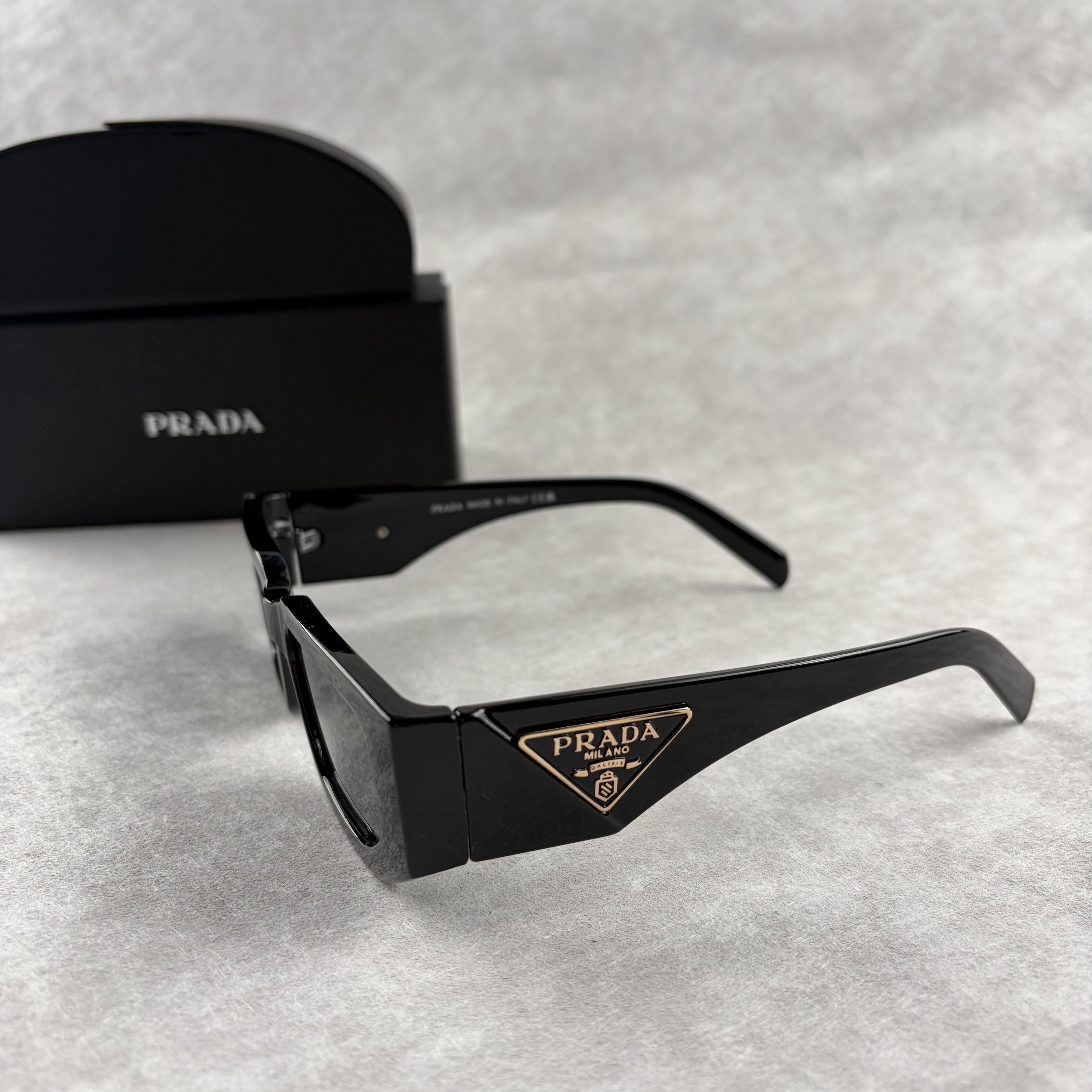 Modern Rectangular Sunglasses - Sleek UV Protection Eyewear
