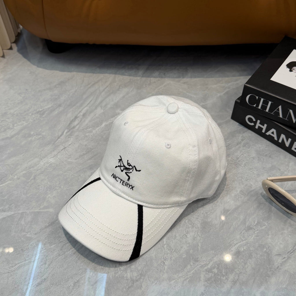 Minimalist Unisex Baseball Cap with Dust Bag