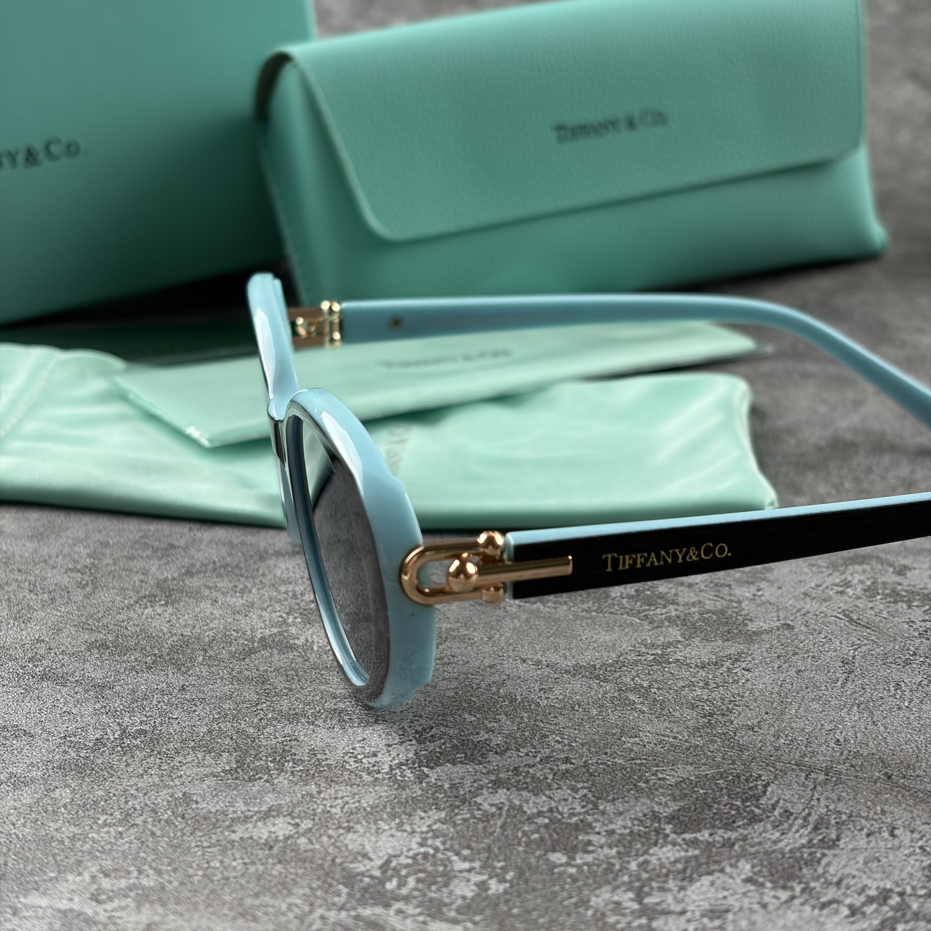 Oval Frame Sunglasses | UV-Protected Fashion Shades for Women