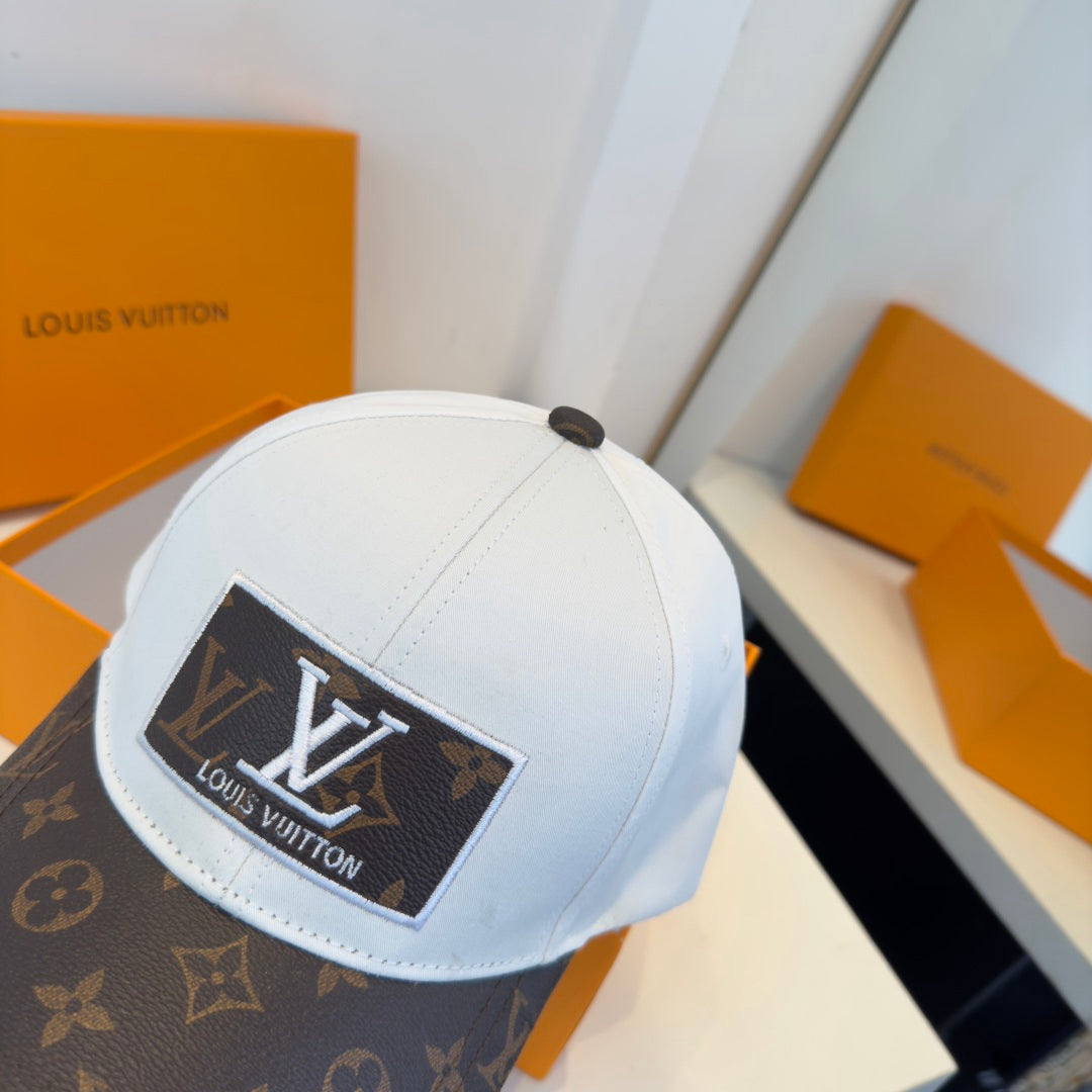 Elegant Contrast Cap: Minimalist Aesthetic