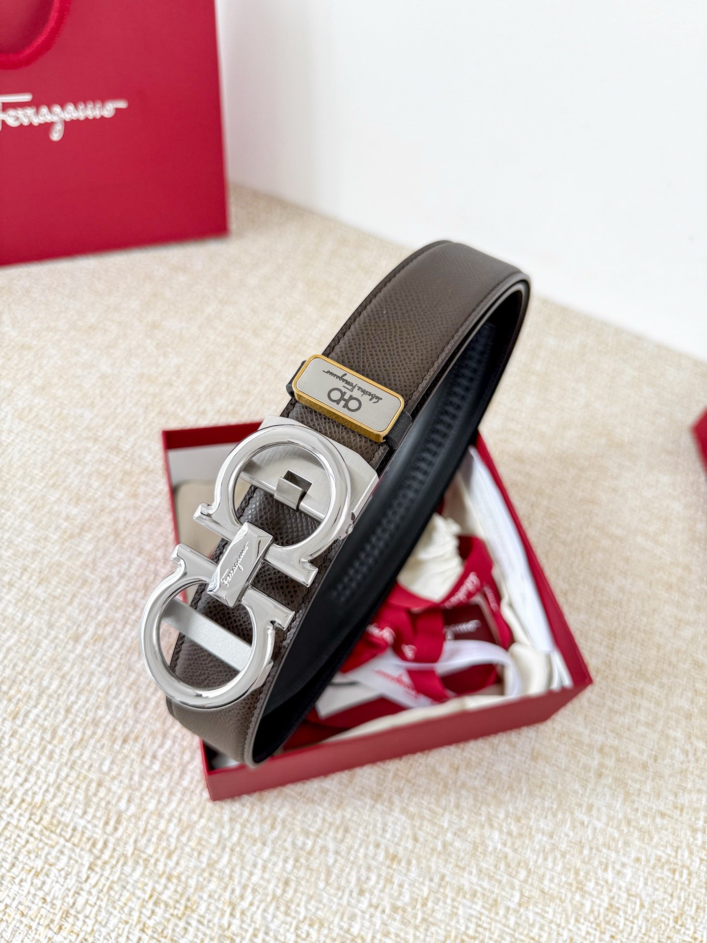 Luxurious Minimalist Leather Belt