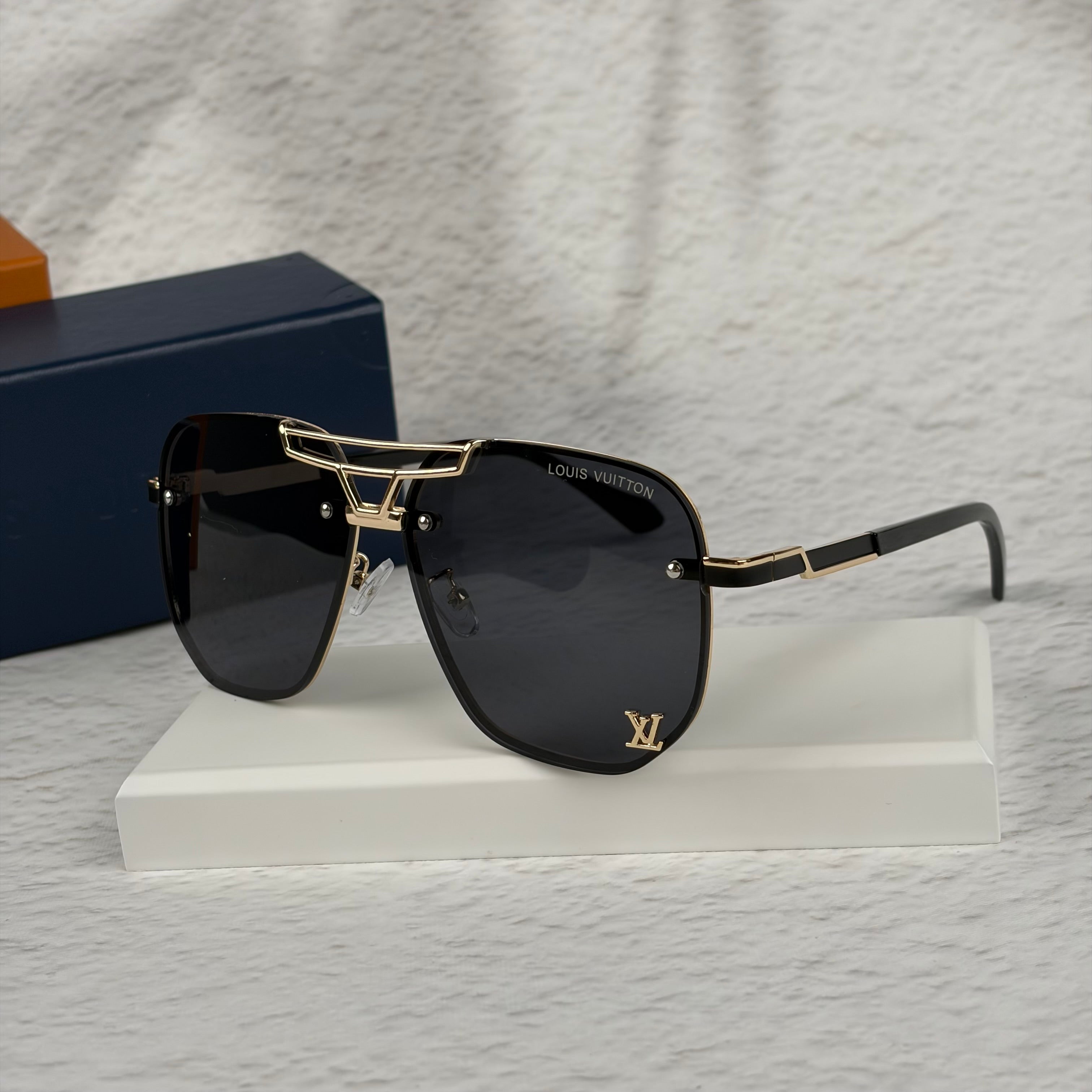 Modern Aviator Sunglasses Gold Metal Frame UV Protection Shades