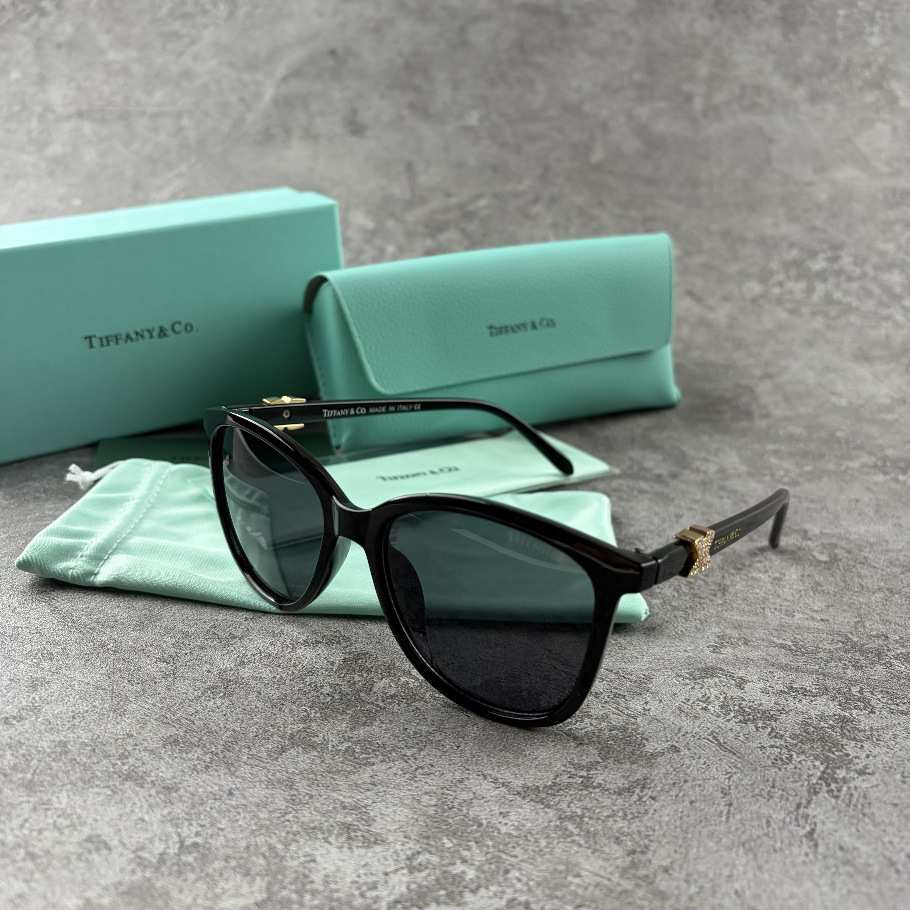 Classic Cat-Eye Sunglasses – Lightweight UV Protection Eyewear