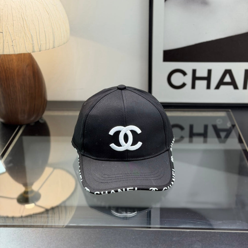 Premium Embroidered Baseball Cap - Classic Black Streetwear Hat