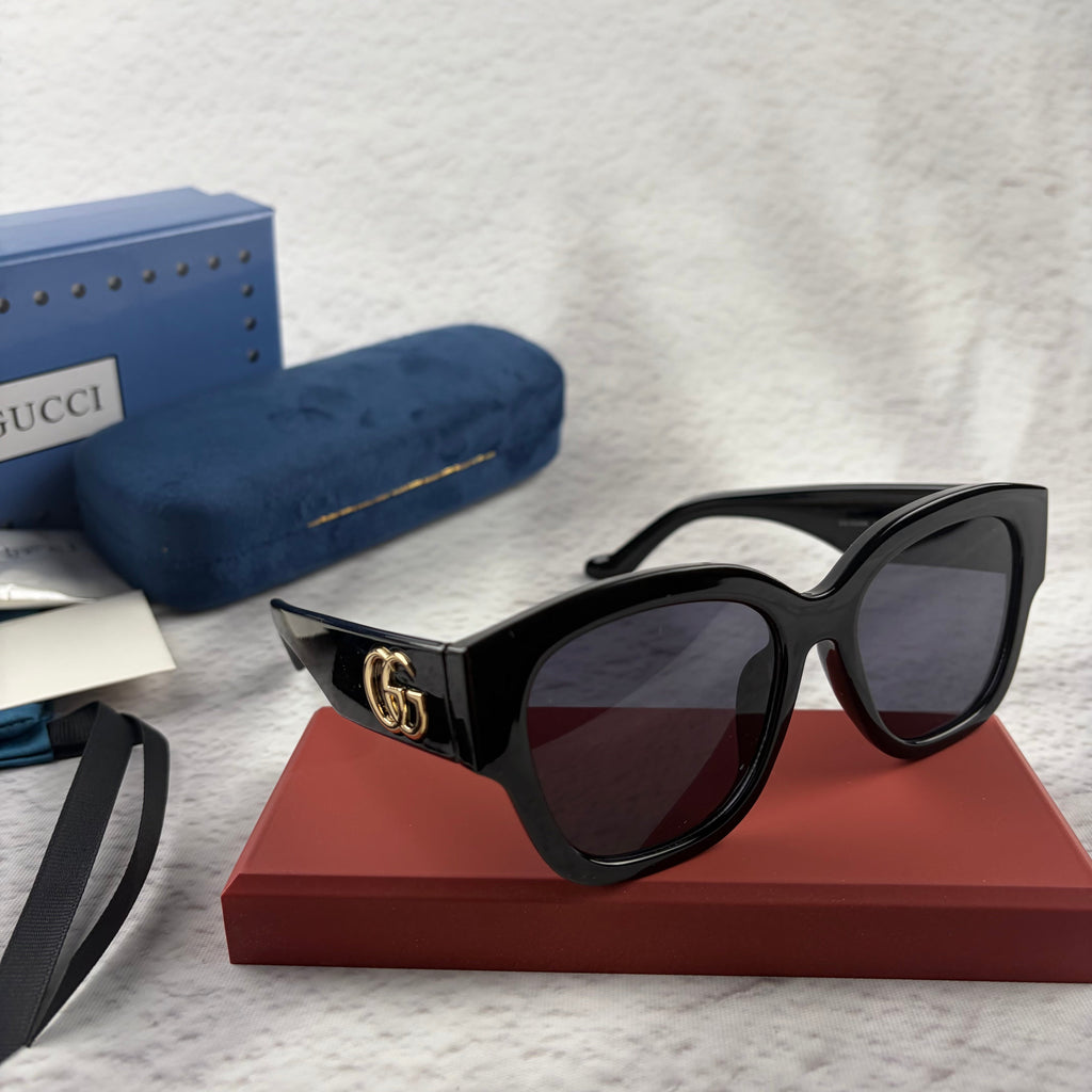 Classic Oversized Black Frame Sunglasses with Gold Accents
