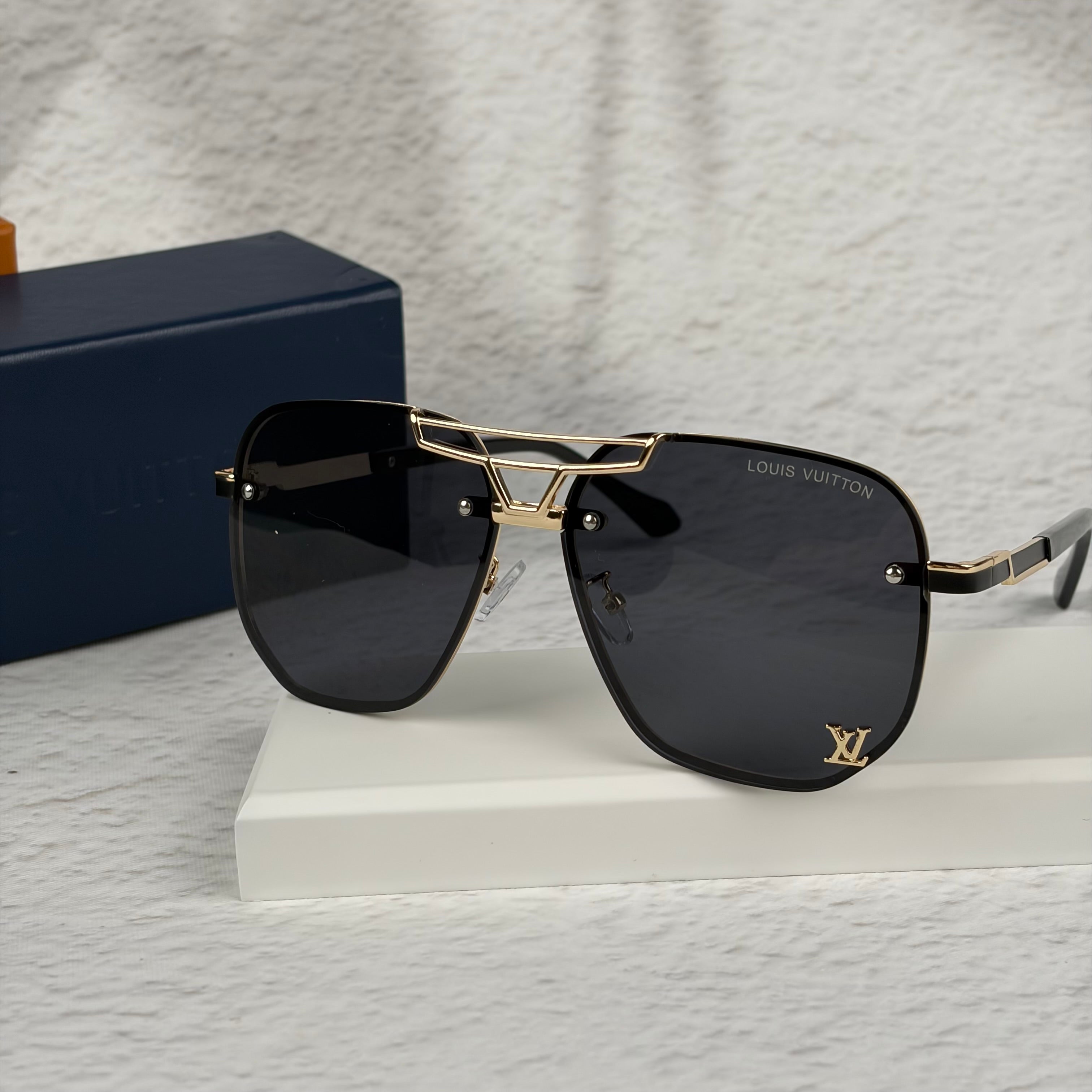 Modern Aviator Sunglasses Gold Metal Frame UV Protection Shades