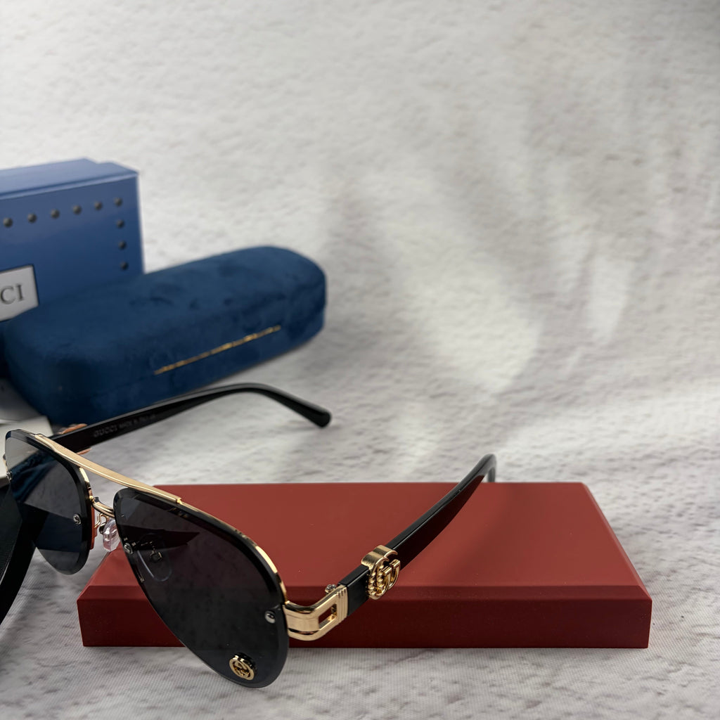 Modern Pilot Sunglasses with Gold Accents - UV400 Protection