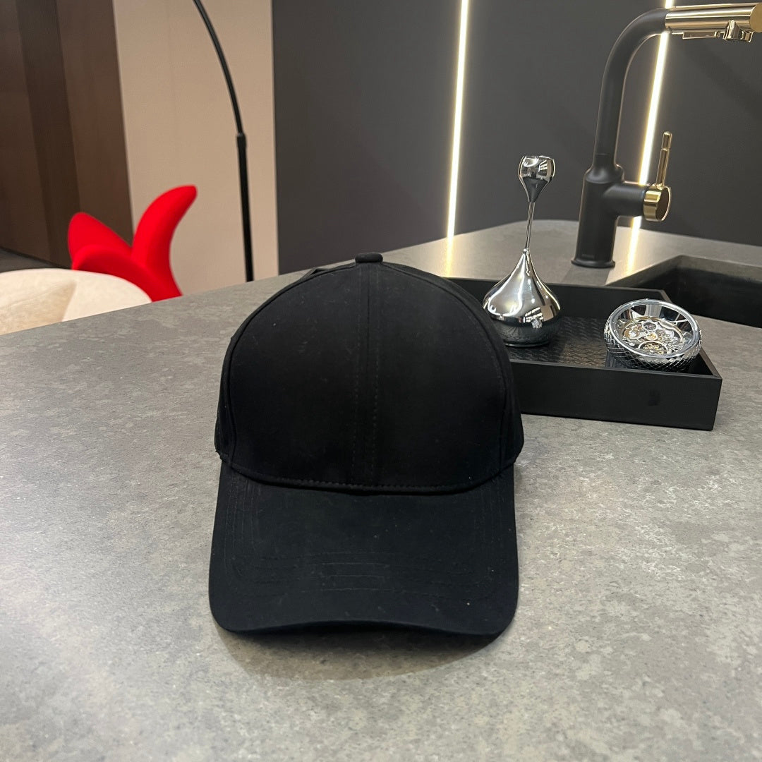 Minimalist Black Baseball Cap for Effortless Style
