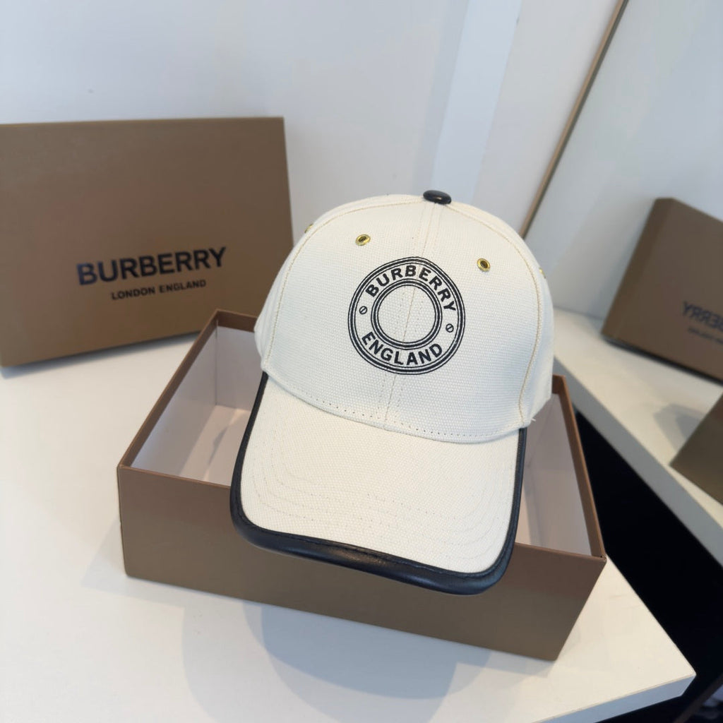 Minimalist Style Baseball Cap for a Chic Spring Look